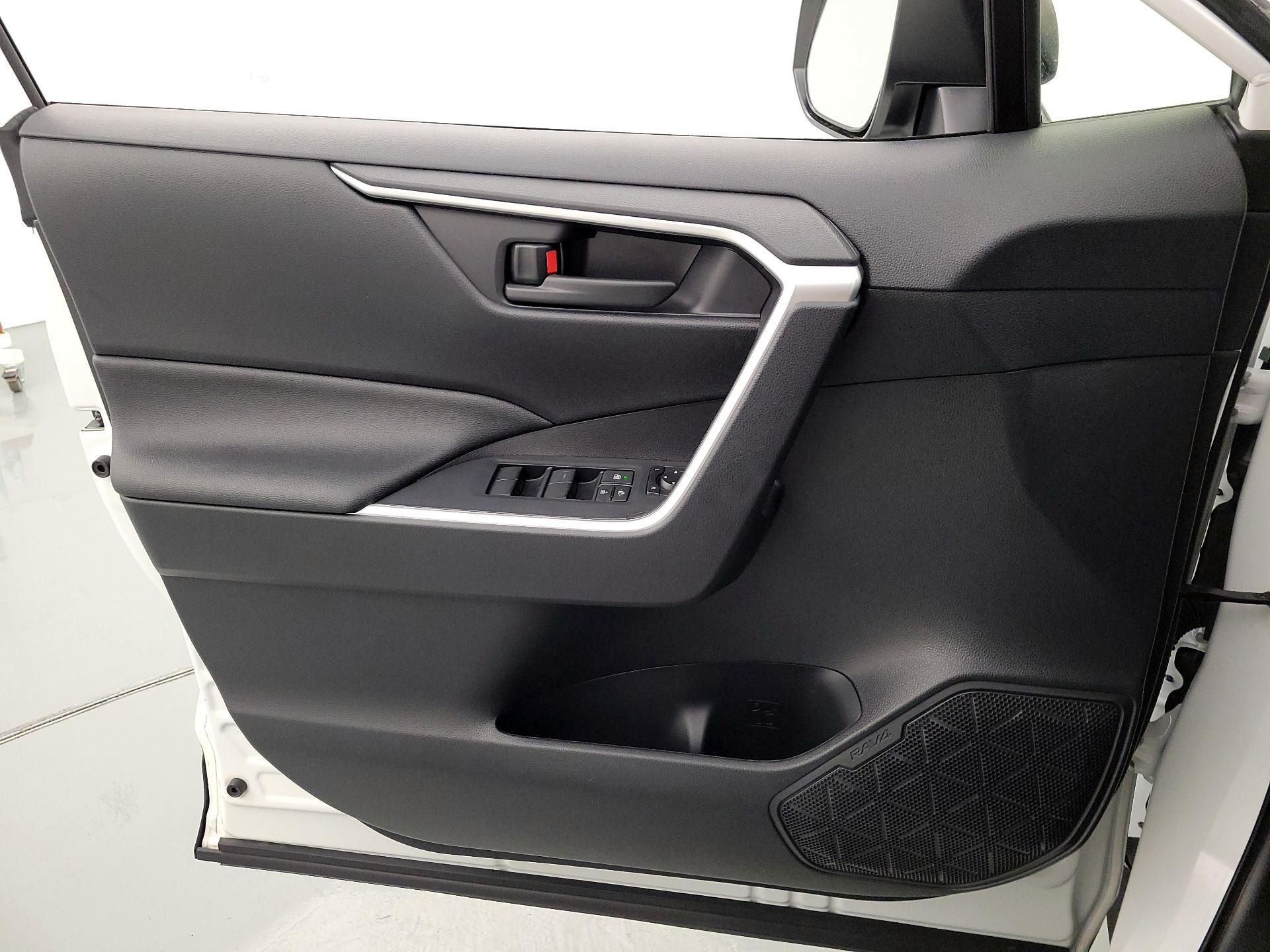 Thumbnail: 2025 Toyota RAV4 - 12