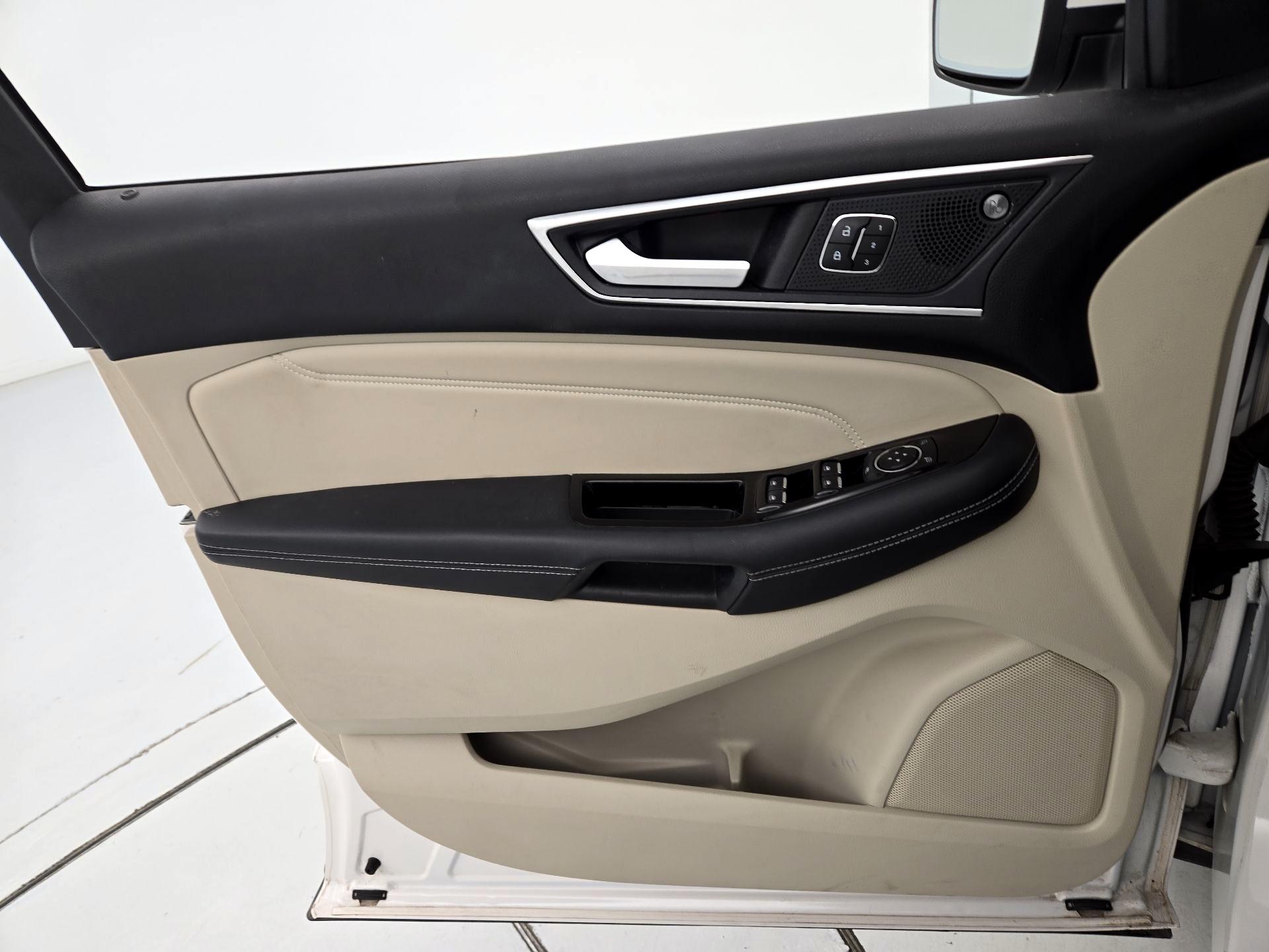 Thumbnail: 2019 Ford Edge - 12