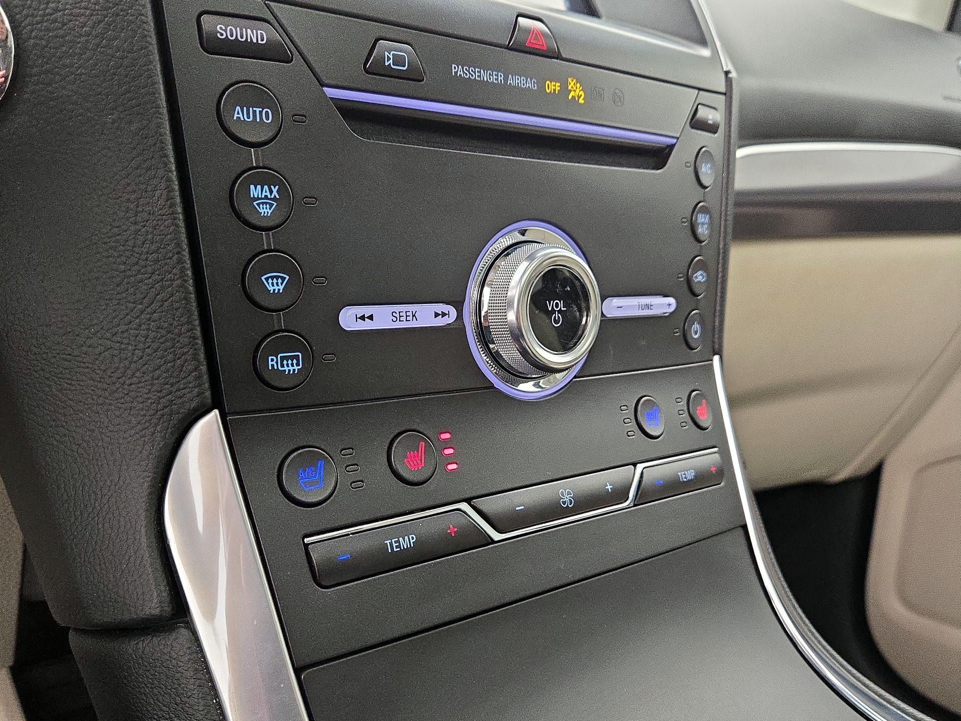 Thumbnail: 2019 Ford Edge - 17