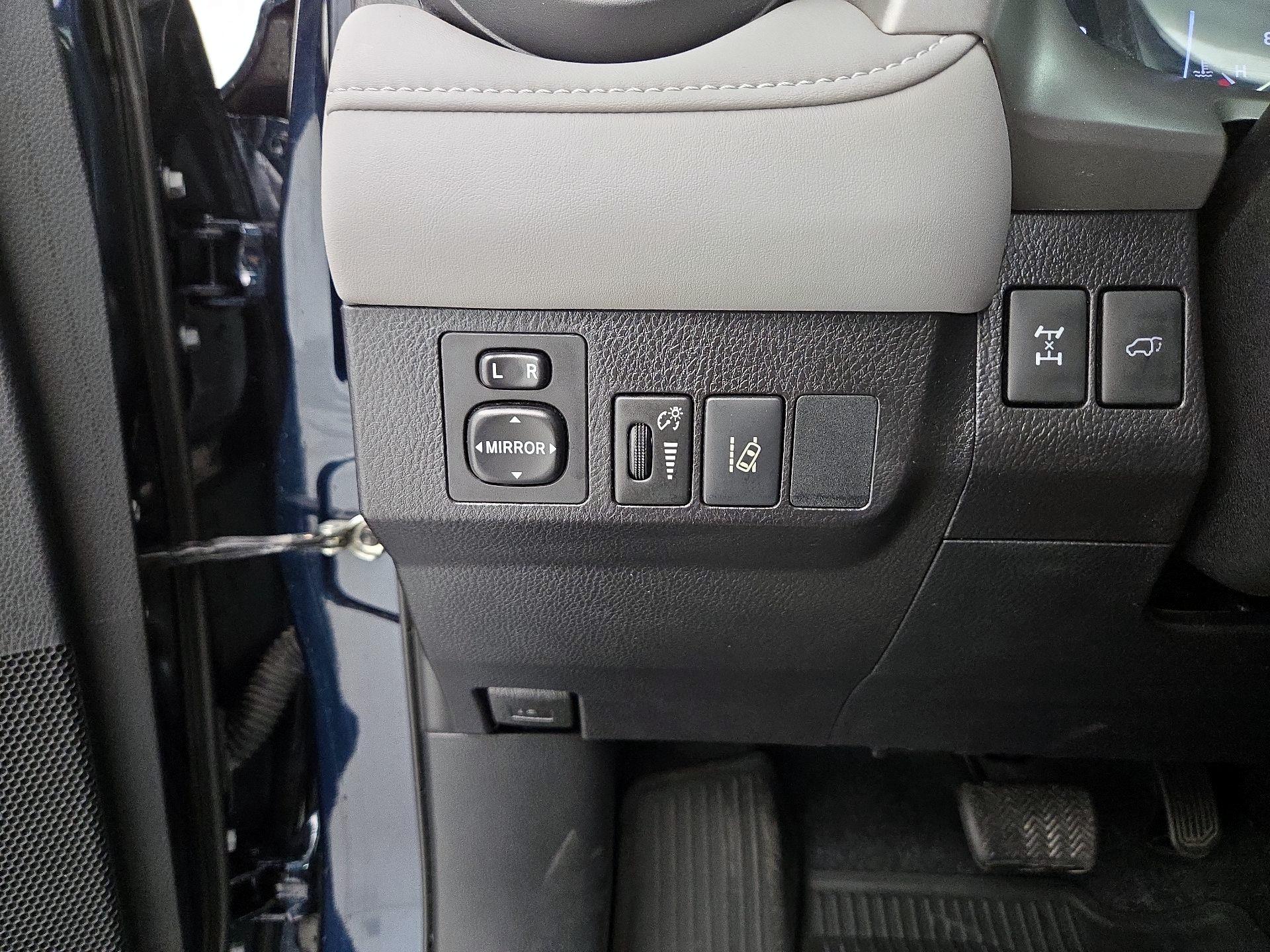 Thumbnail: 2017 Toyota RAV4 - 13