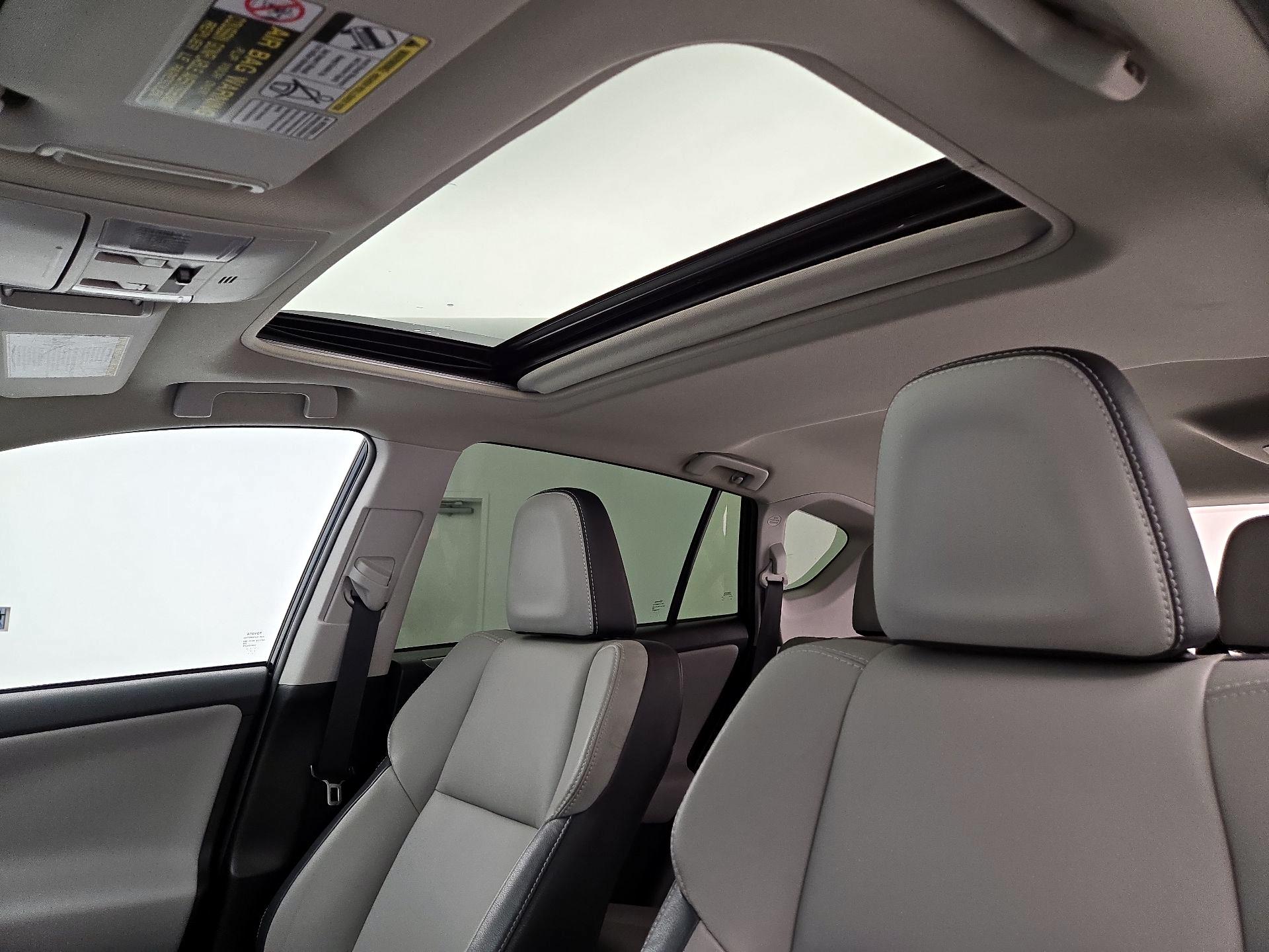 Thumbnail: 2017 Toyota RAV4 - 20