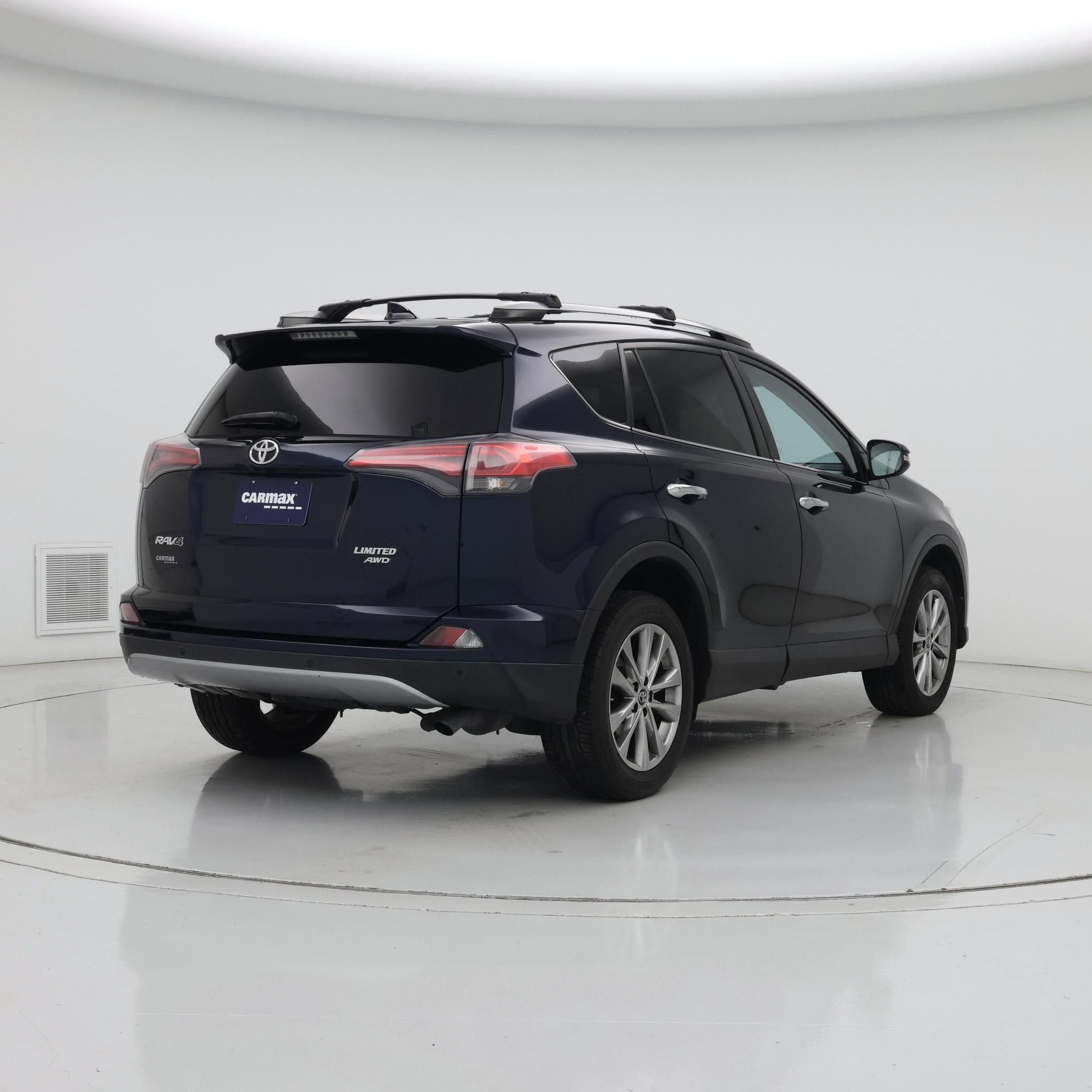 Thumbnail: 2017 Toyota RAV4 - 8