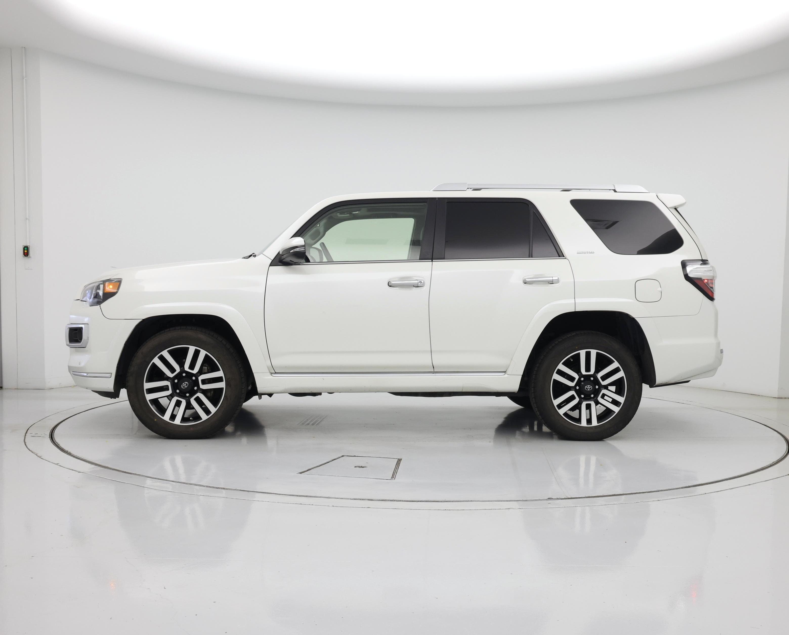 Thumbnail: 2019 Toyota 4Runner - 3