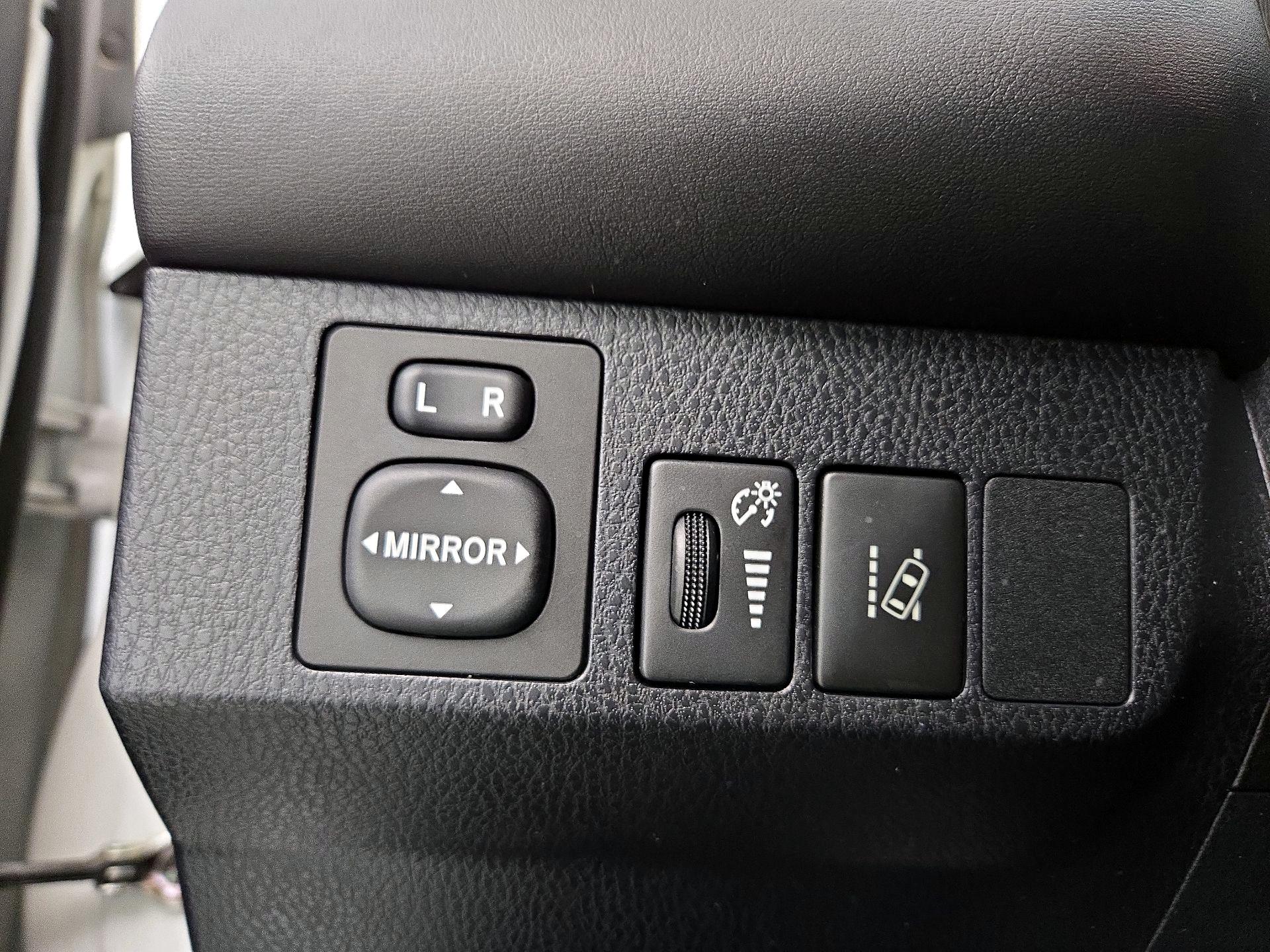 Thumbnail: 2017 Toyota RAV4 - 11