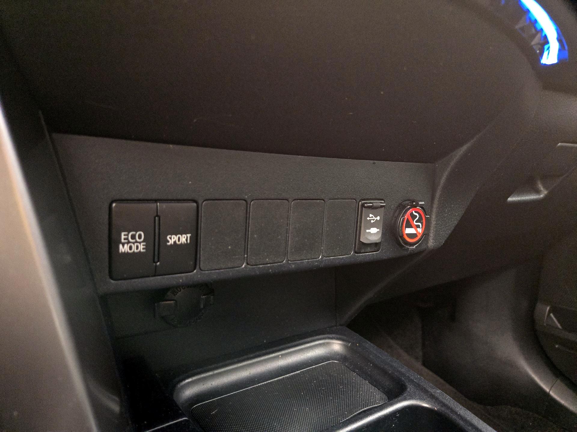 Thumbnail: 2017 Toyota RAV4 - 16