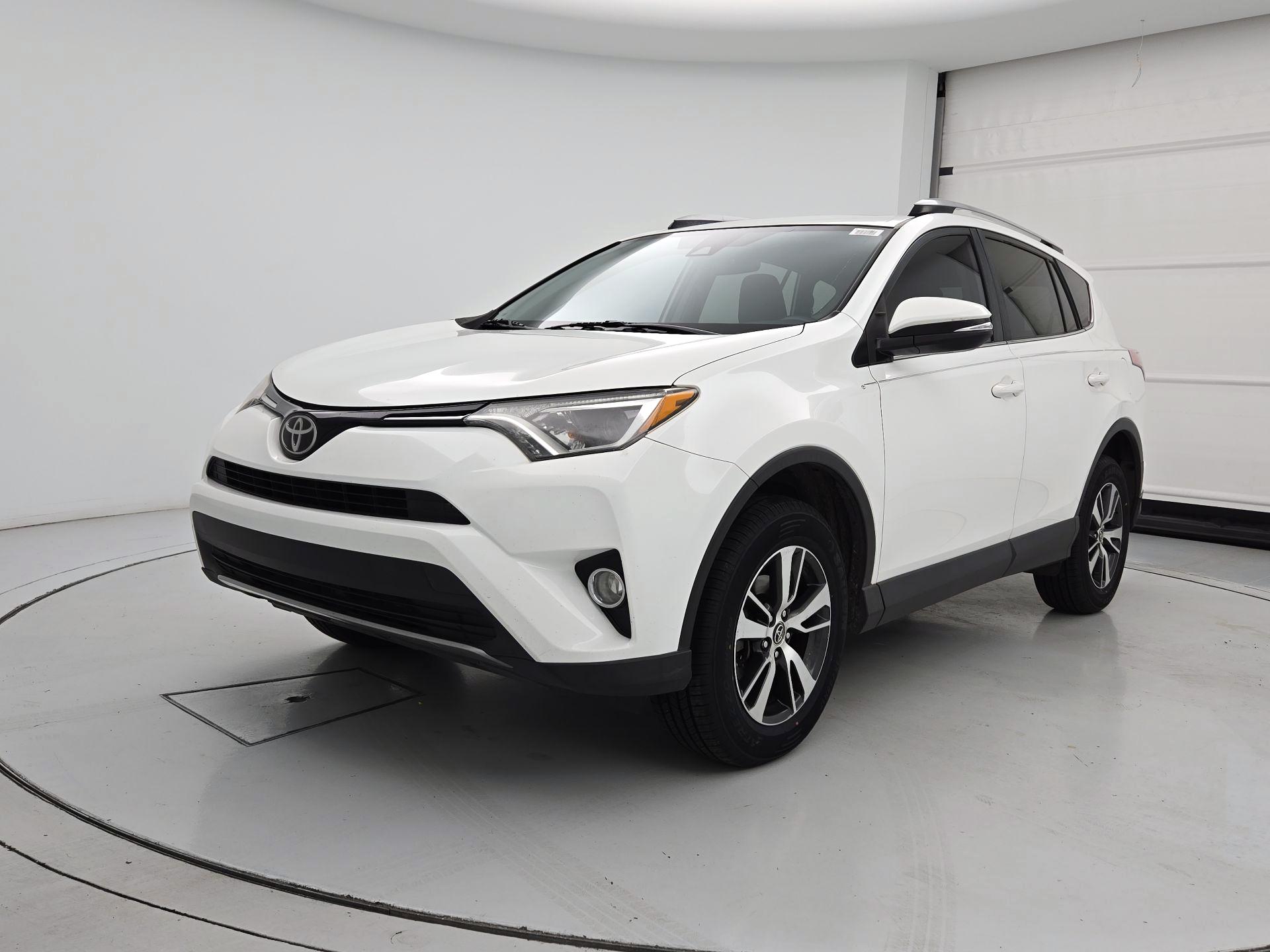 Thumbnail: 2017 Toyota RAV4 - 3