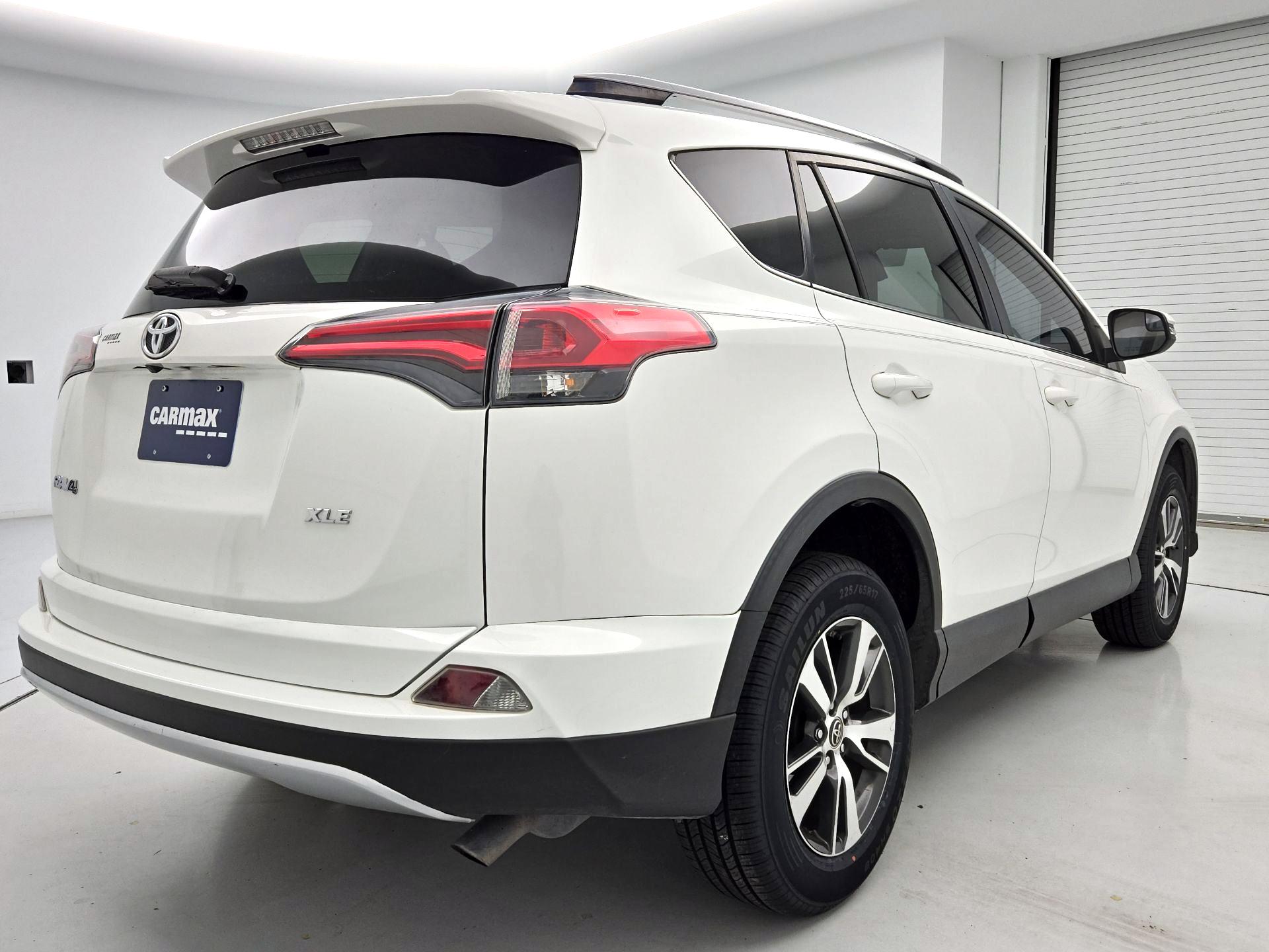 Thumbnail: 2017 Toyota RAV4 - 5