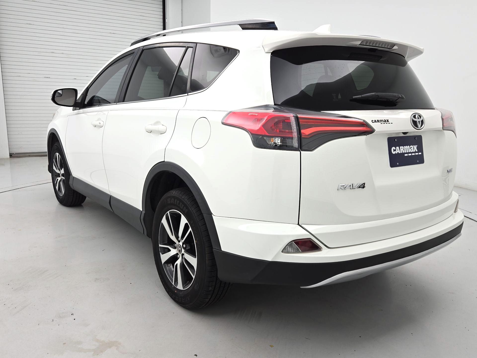 Thumbnail: 2017 Toyota RAV4 - 7