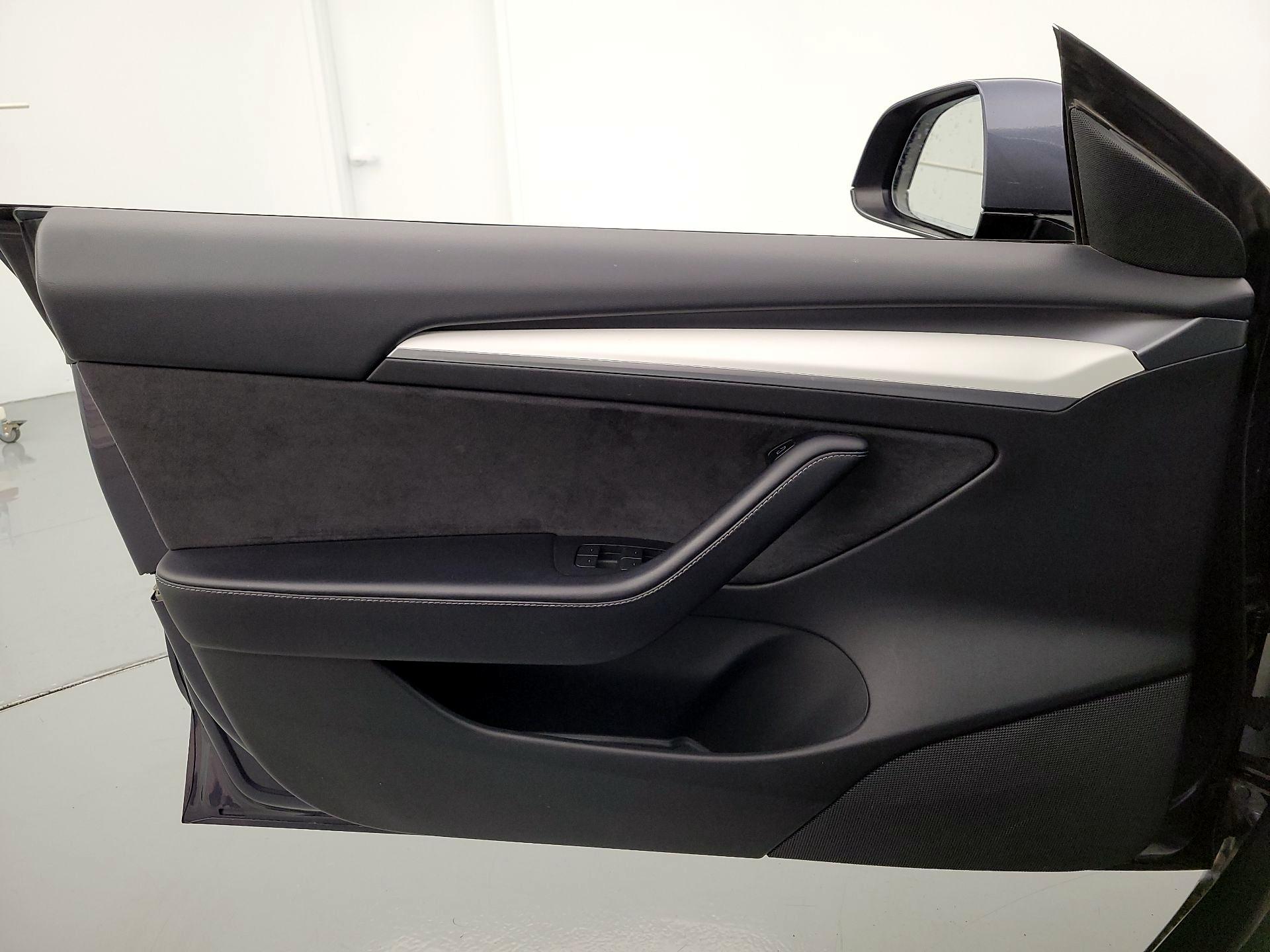 Thumbnail: 2021 Tesla Model 3 - 12