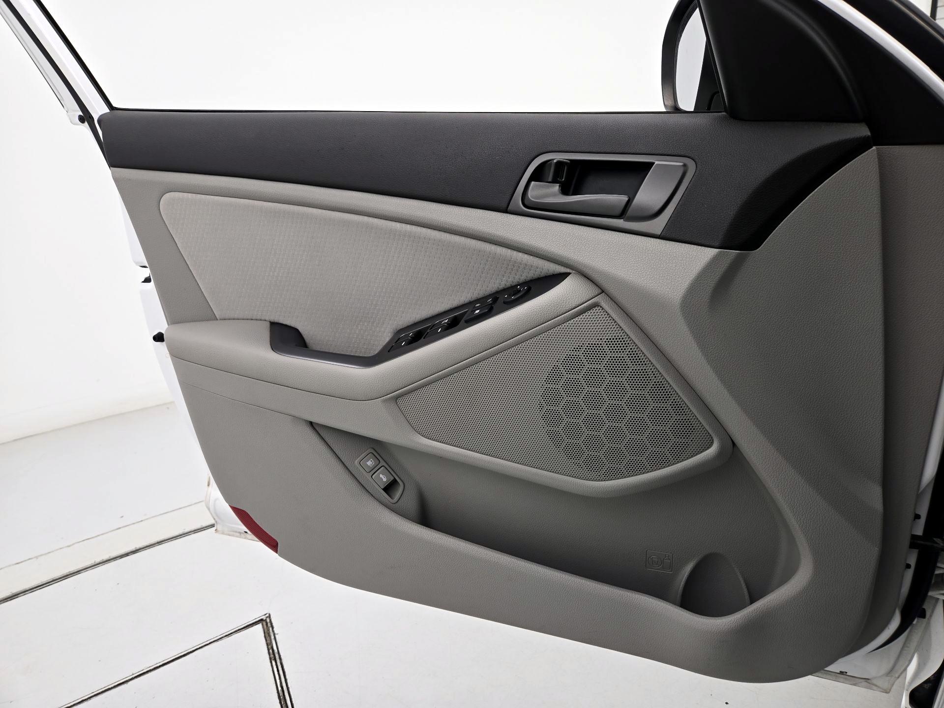 Thumbnail: 2015 Kia Optima - 12