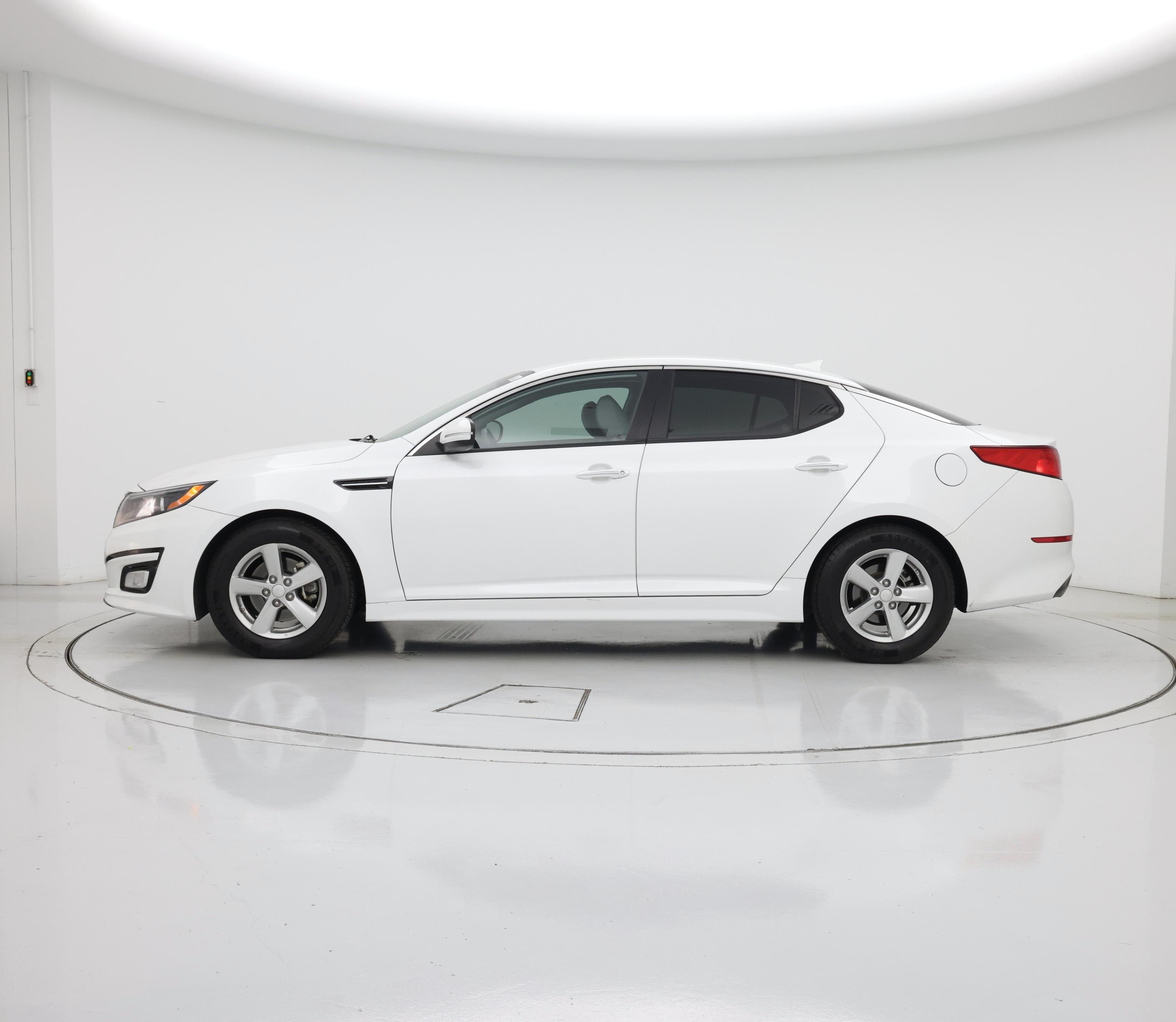 Thumbnail: 2015 Kia Optima - 3