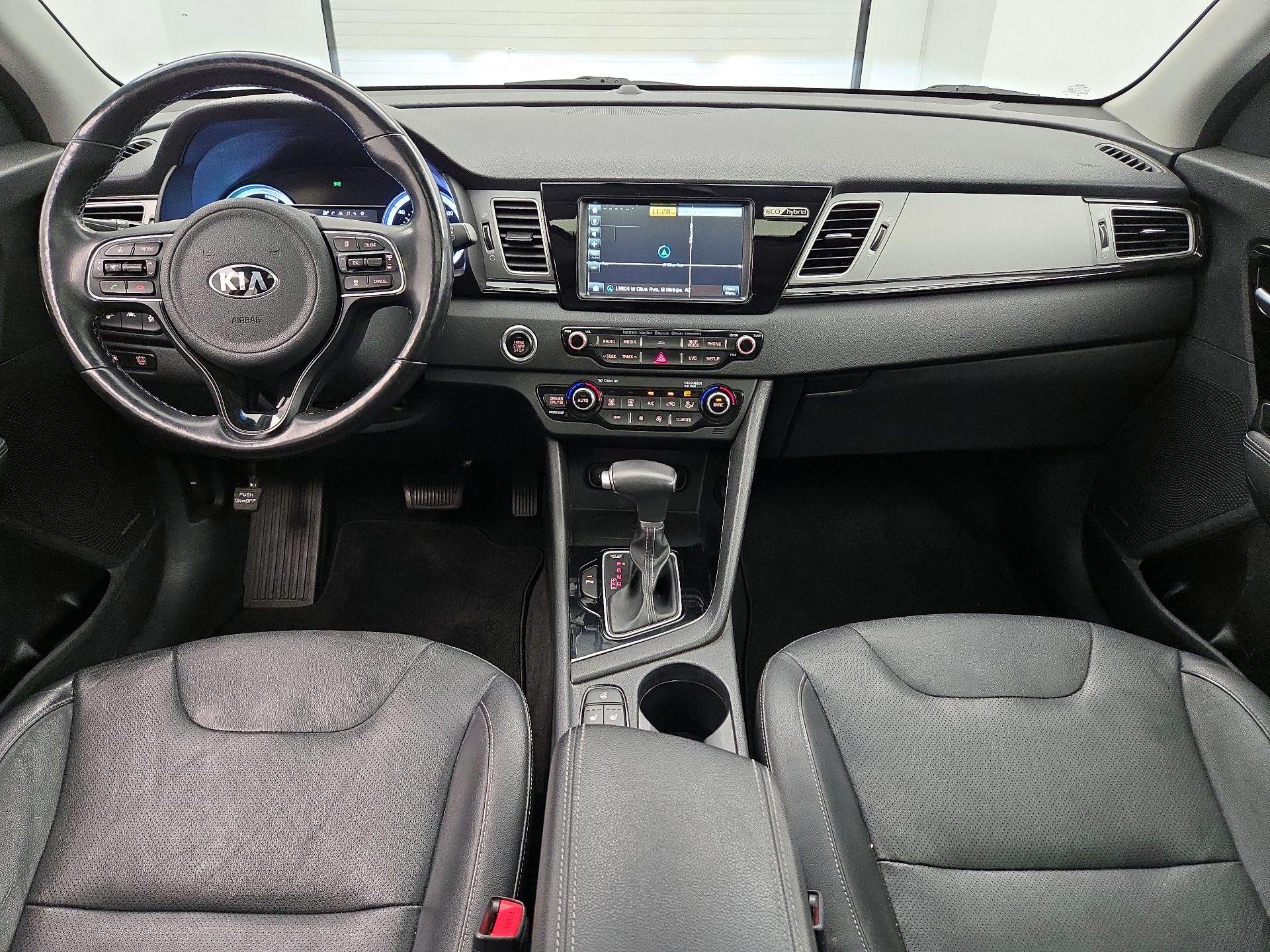 Thumbnail: 2017 Kia Niro - 9