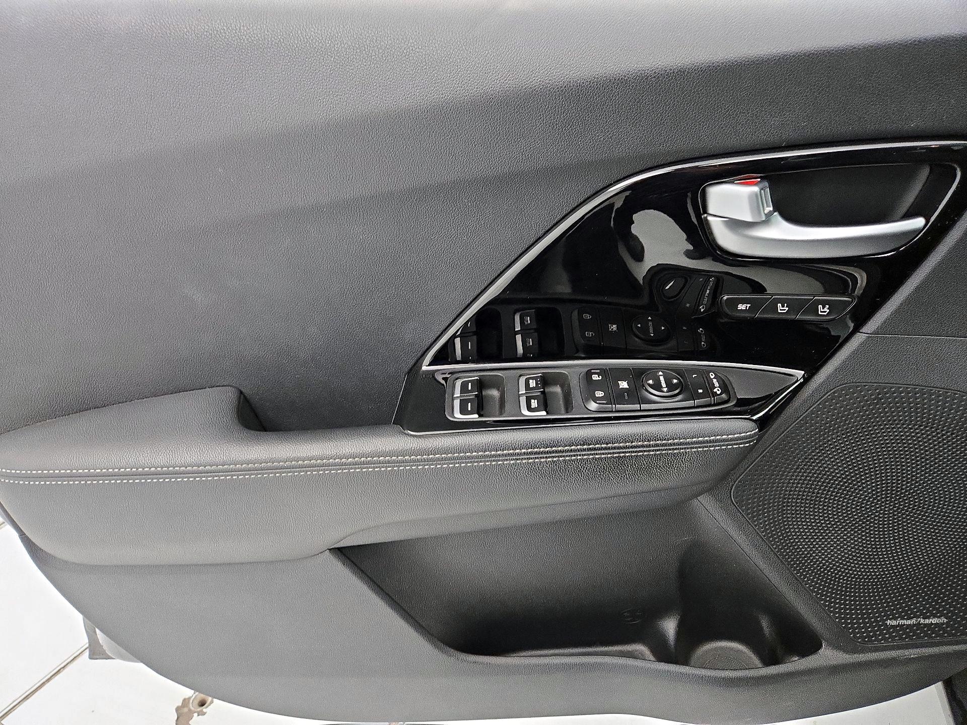 Thumbnail: 2017 Kia Niro - 12