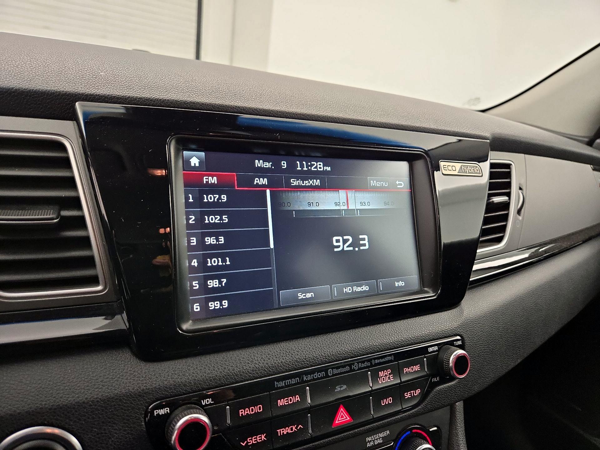 Thumbnail: 2017 Kia Niro - 16