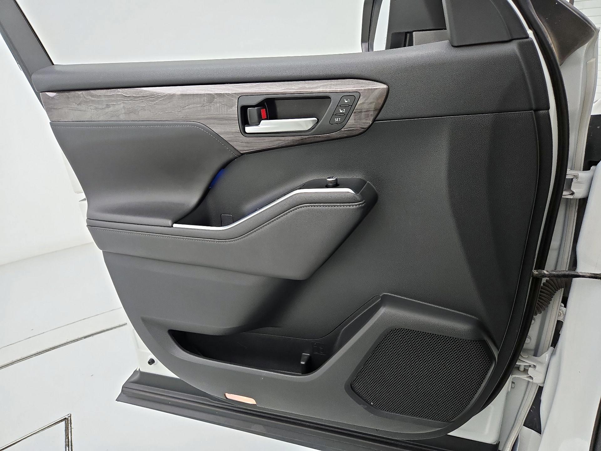 Thumbnail: 2020 Toyota Highlander - 12