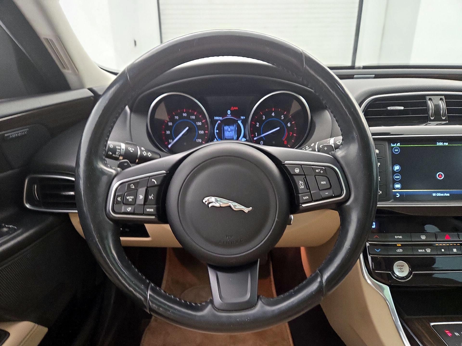 Thumbnail: 2017 Jaguar XE - 10