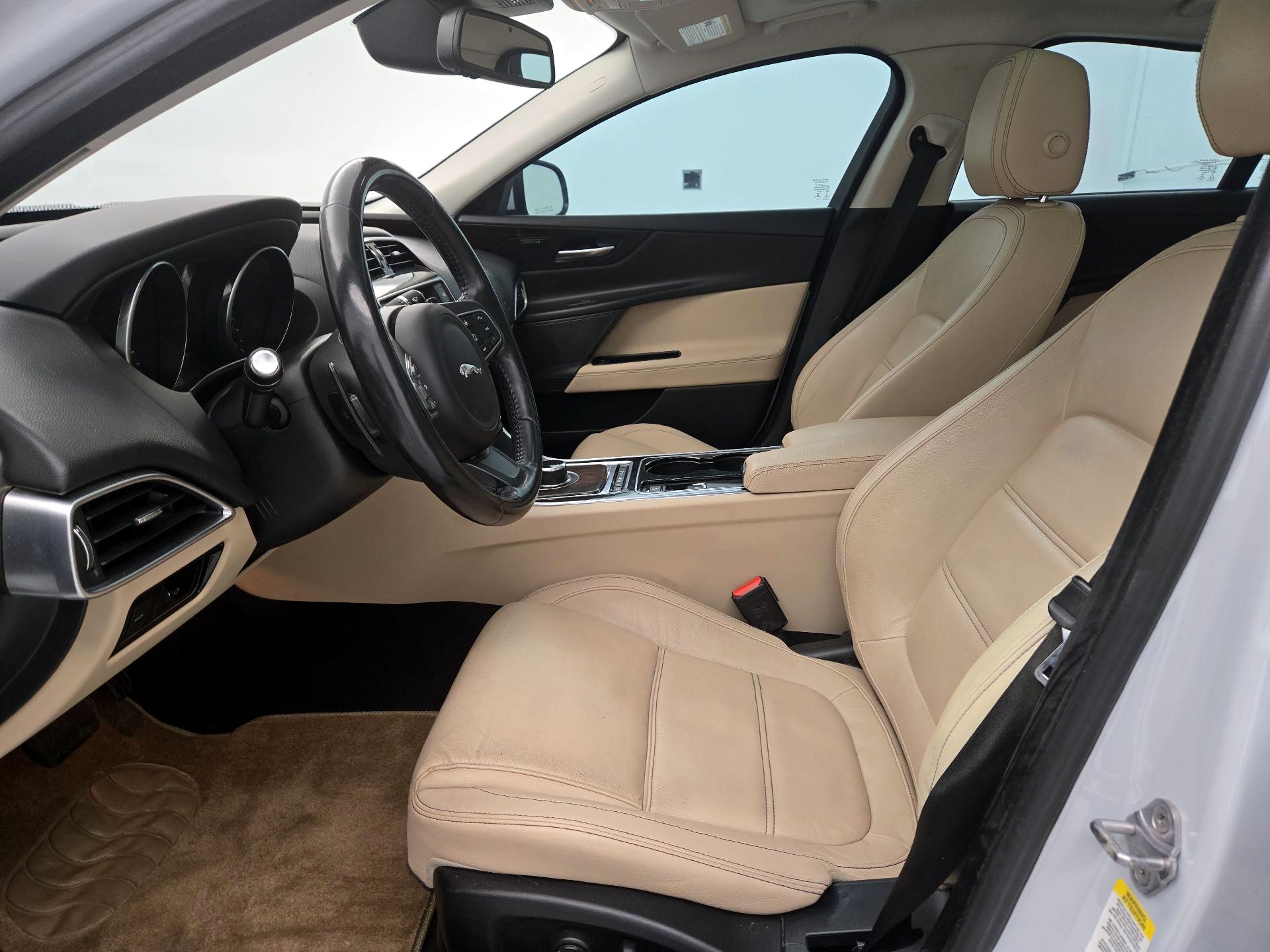 Thumbnail: 2017 Jaguar XE - 11