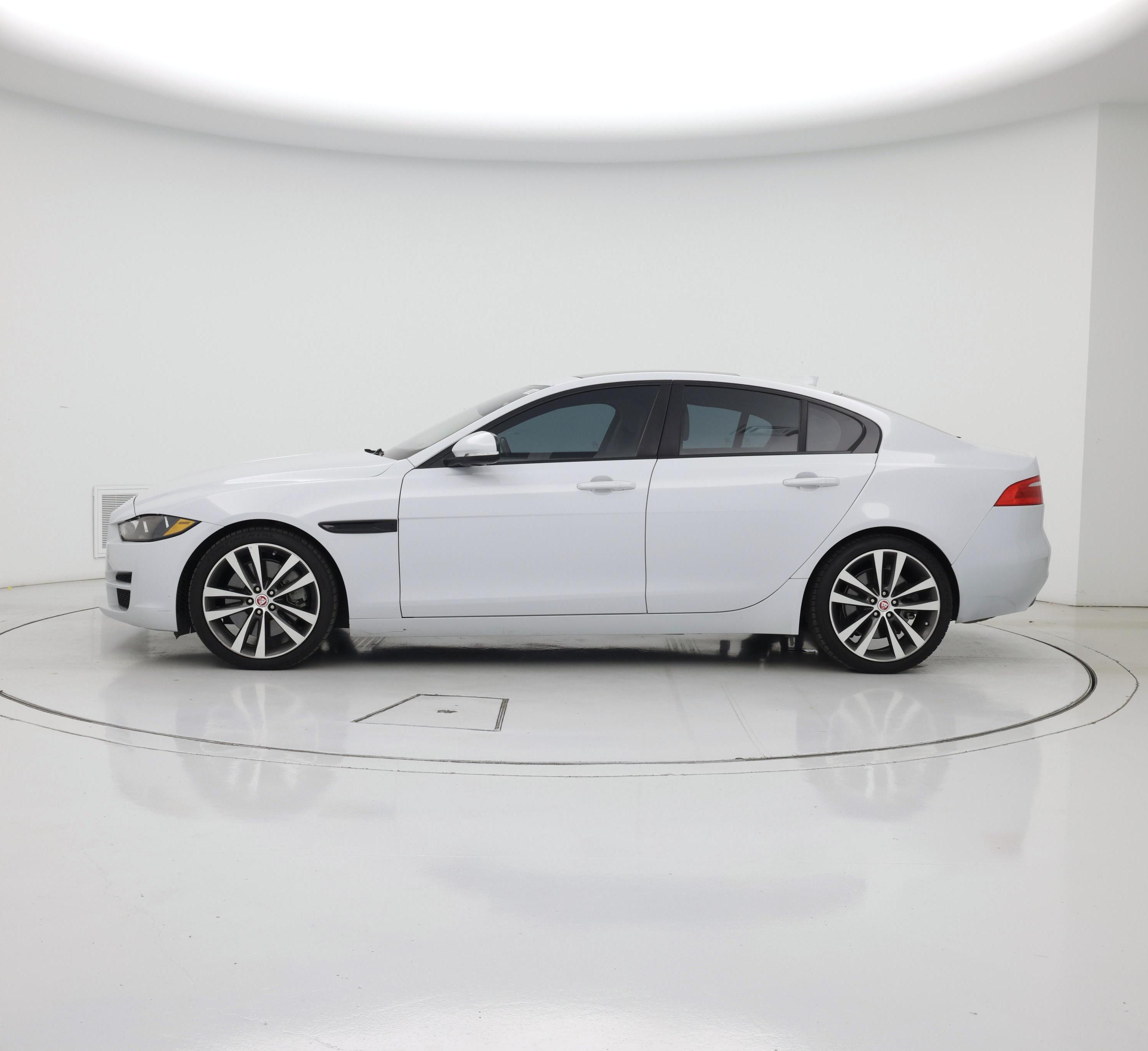 Thumbnail: 2017 Jaguar XE - 3