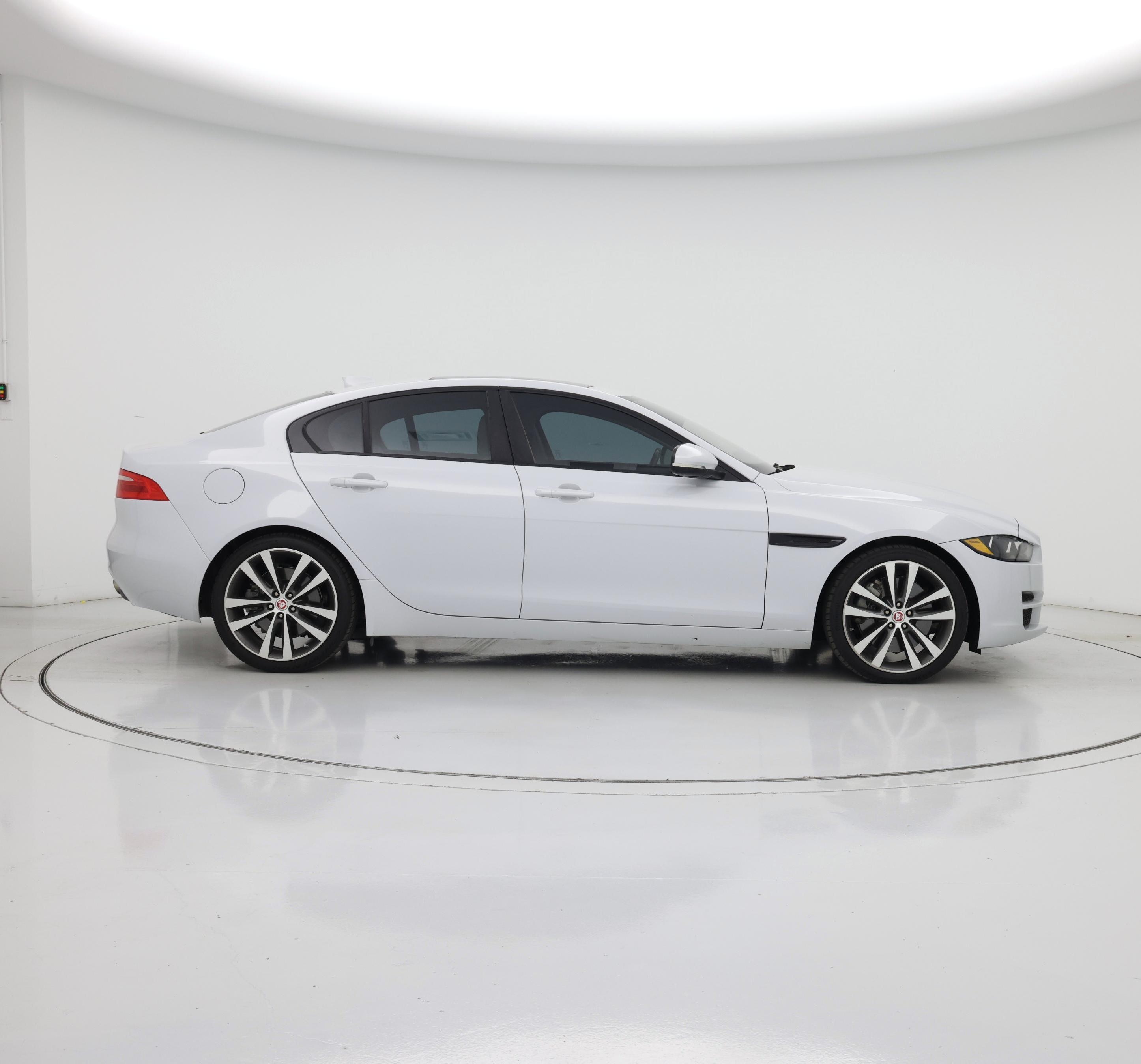 Thumbnail: 2017 Jaguar XE - 7