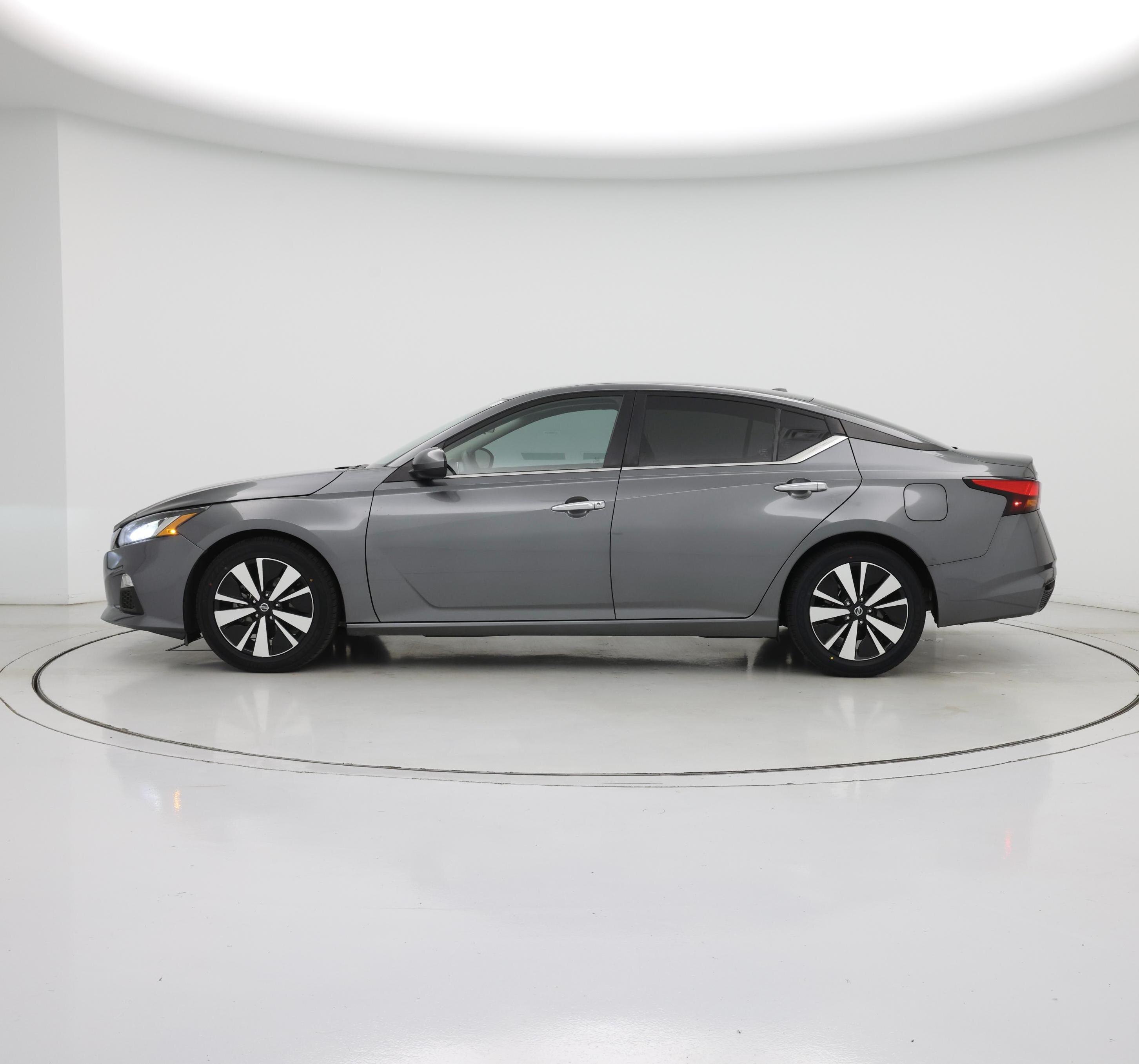 Thumbnail: 2022 Nissan Altima - 3