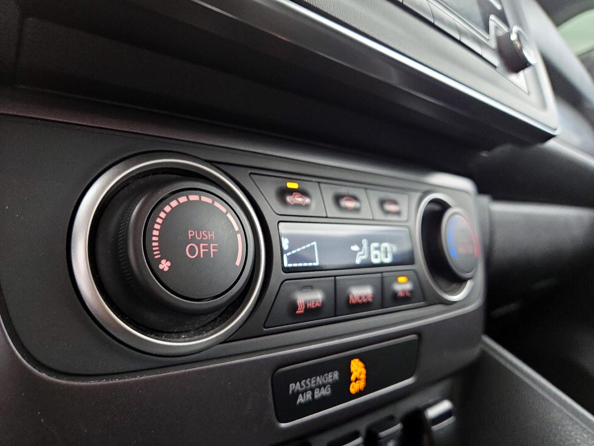 Thumbnail: 2019 Nissan Leaf - 16