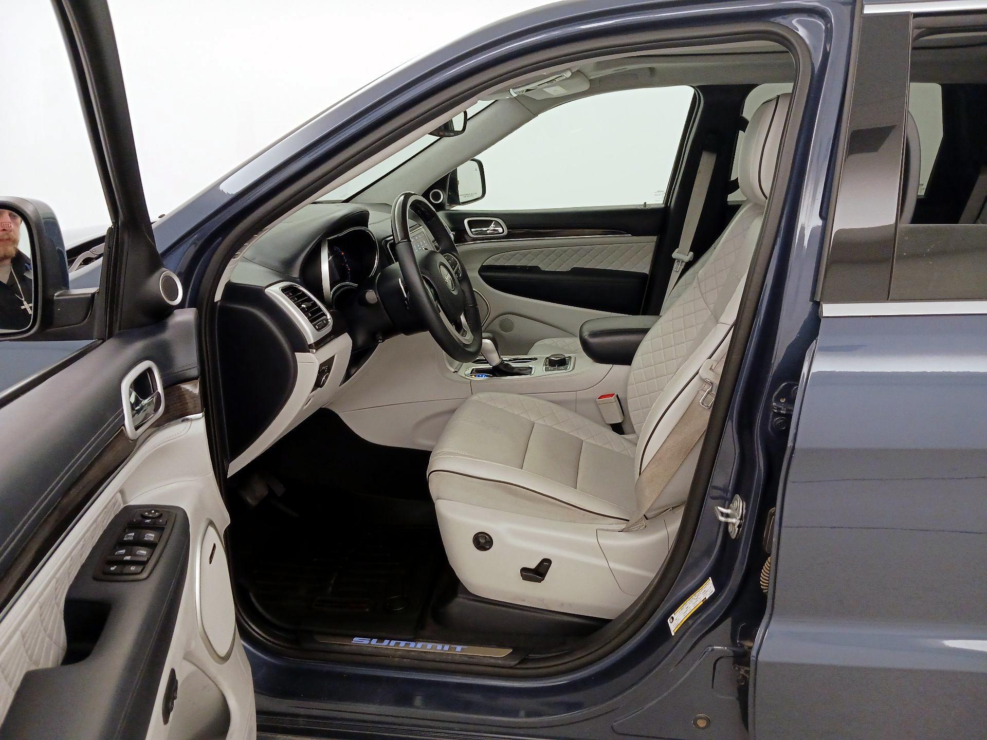 Thumbnail: 2020 Jeep Grand Cherokee - 11