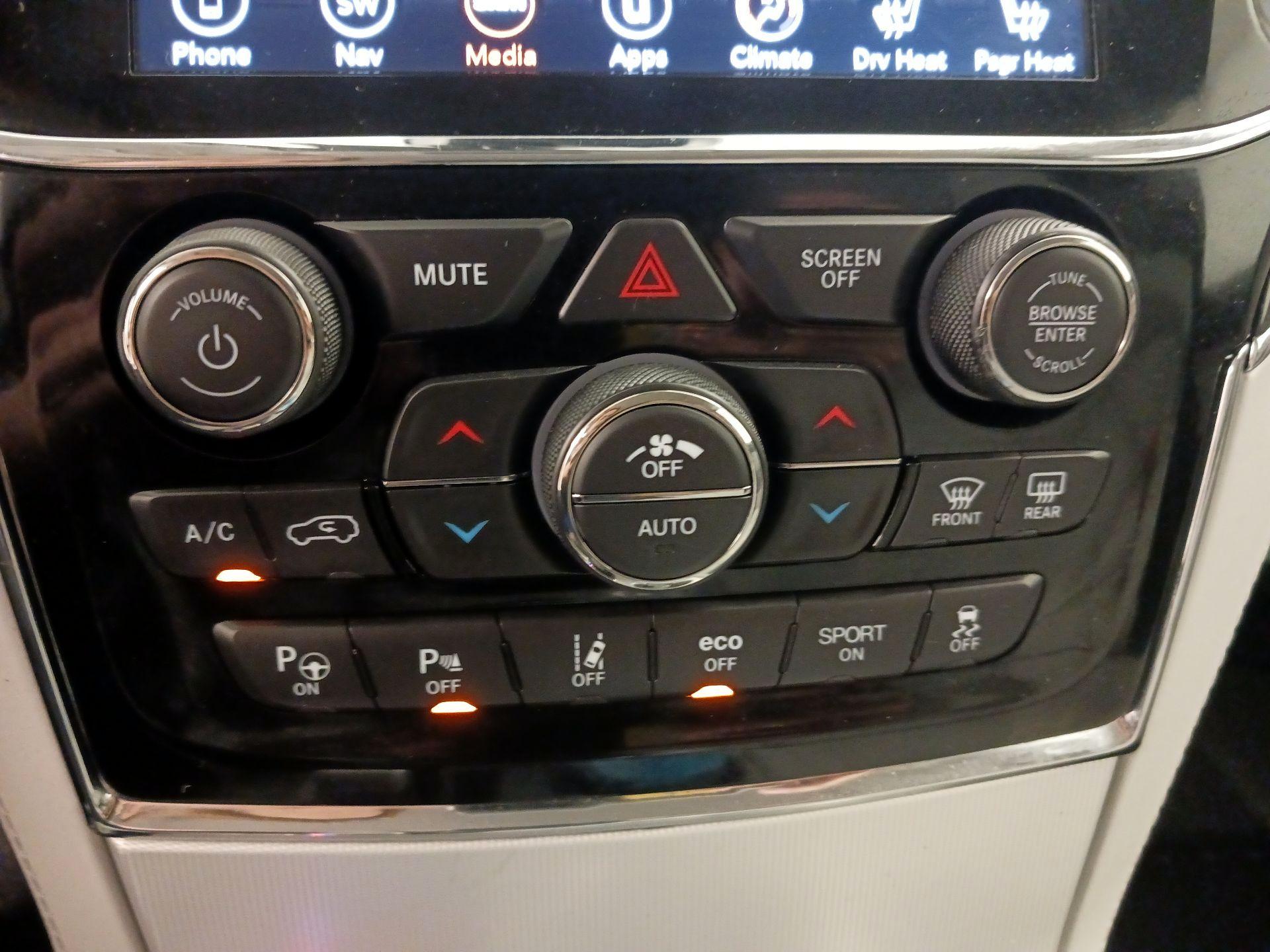Thumbnail: 2020 Jeep Grand Cherokee - 17