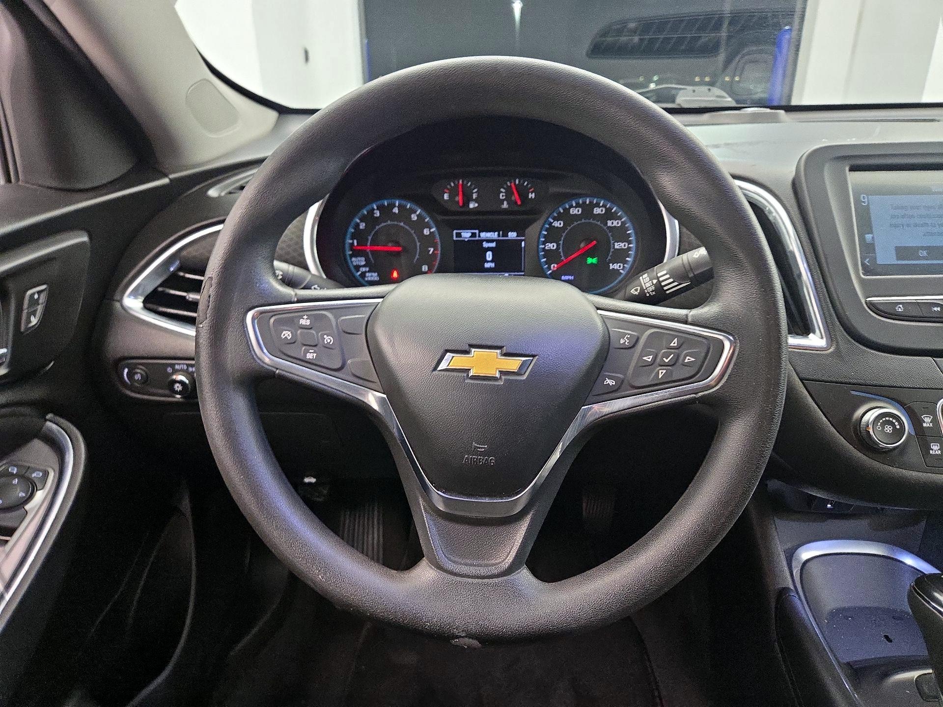 Thumbnail: 2018 Chevrolet Malibu - 10
