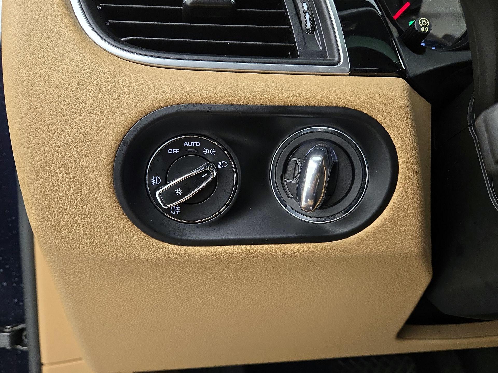 Thumbnail: 2018 Porsche Macan - 13