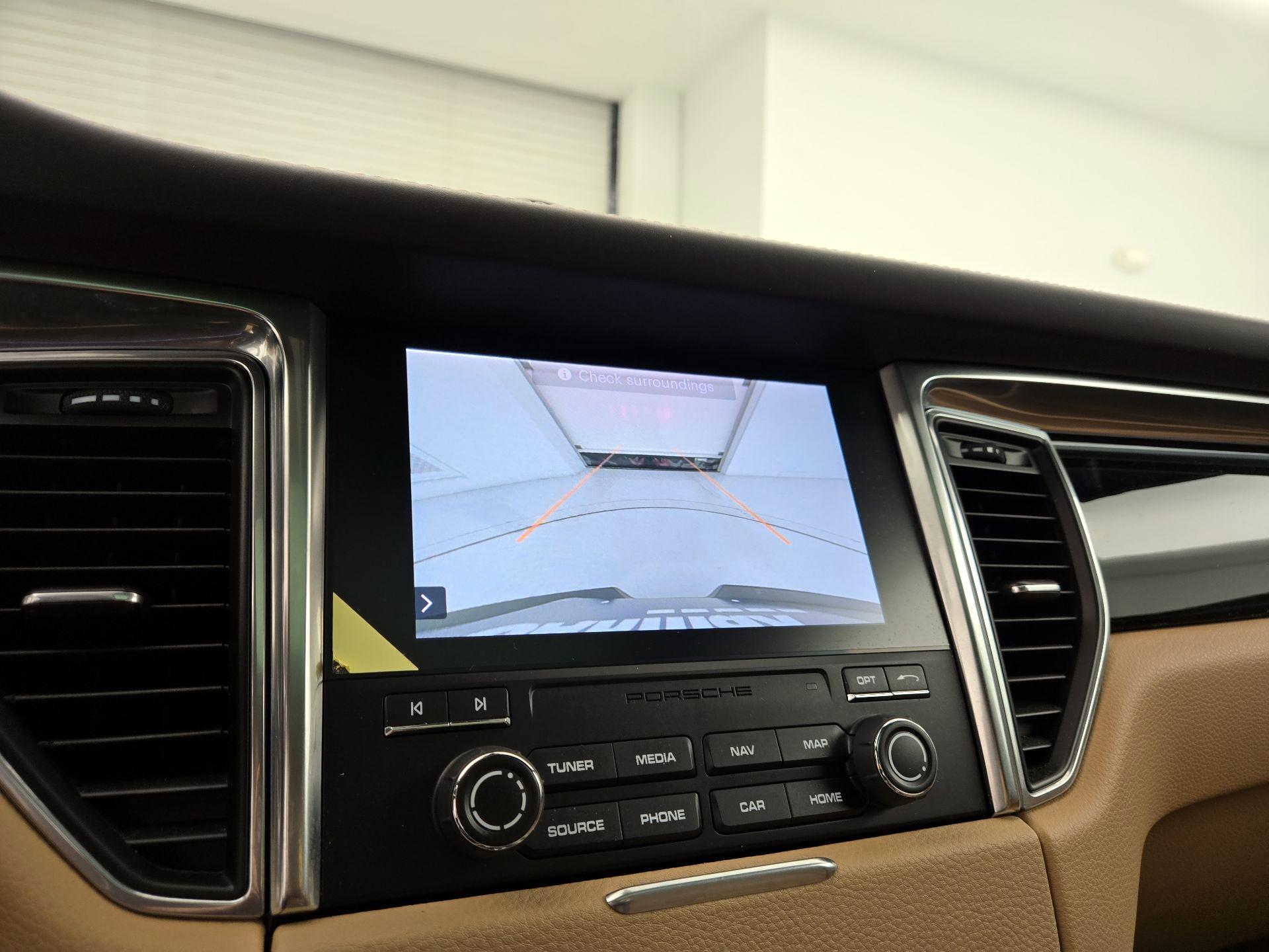 Thumbnail: 2018 Porsche Macan - 15