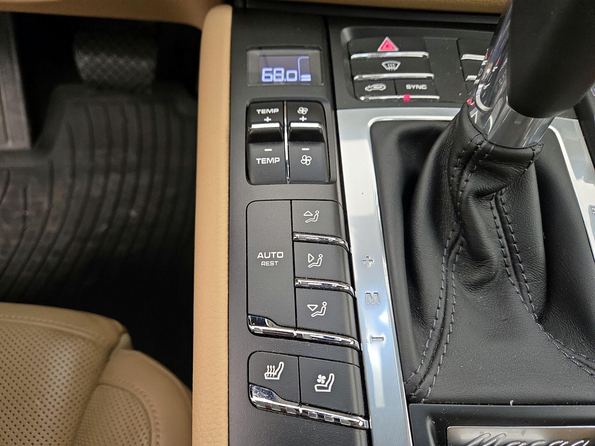 Thumbnail: 2018 Porsche Macan - 17