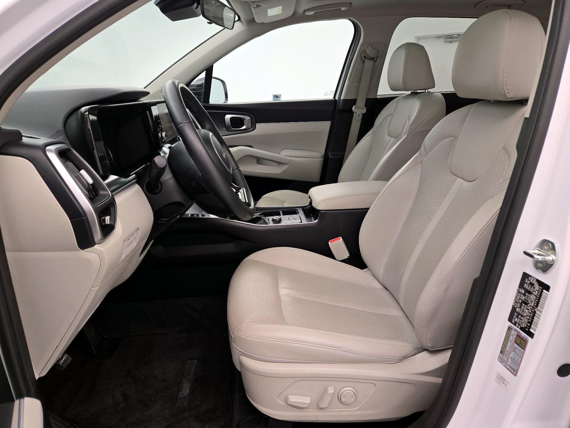 Thumbnail: 2023 Kia Sorento - 11