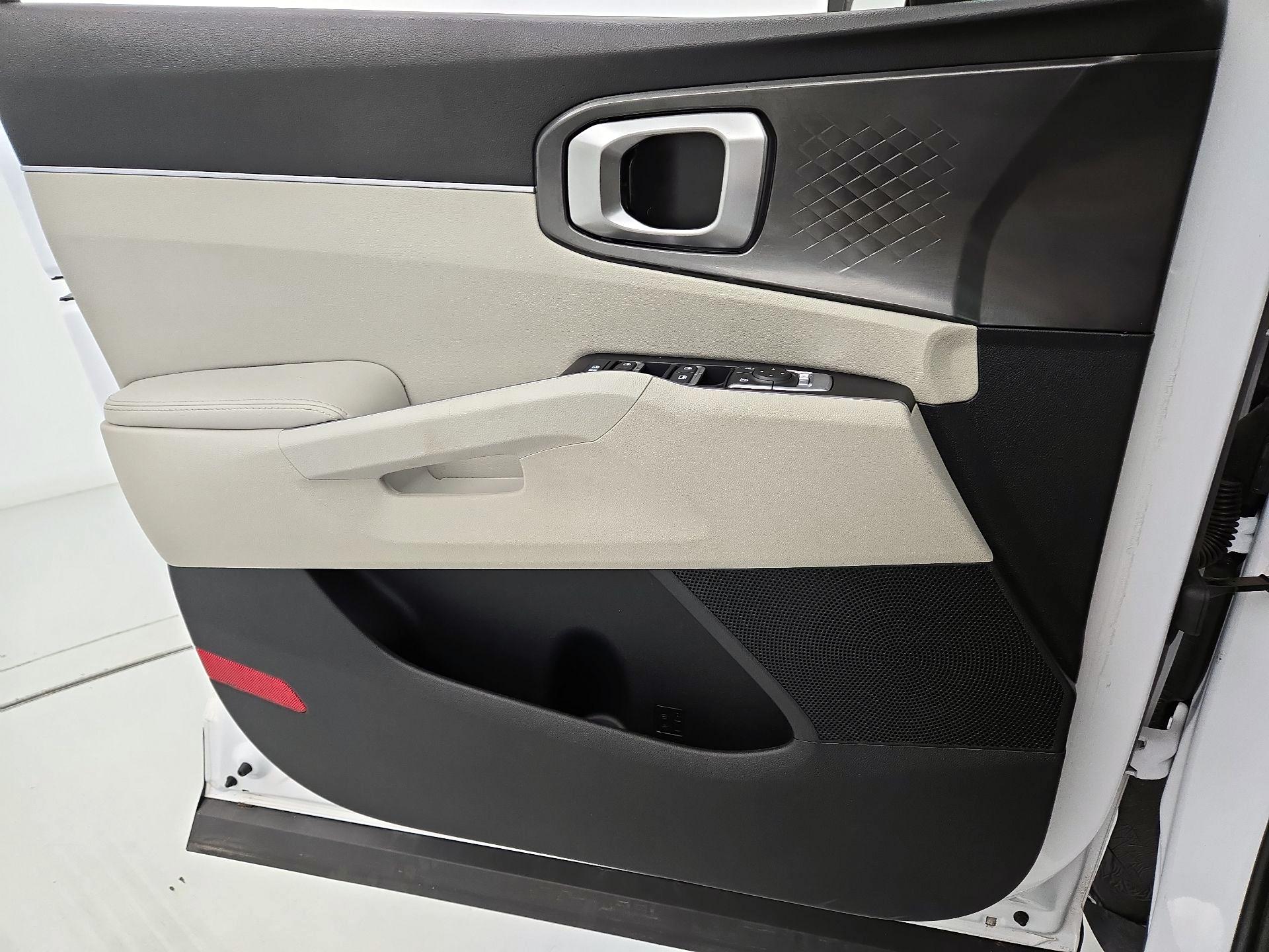 Thumbnail: 2023 Kia Sorento - 12