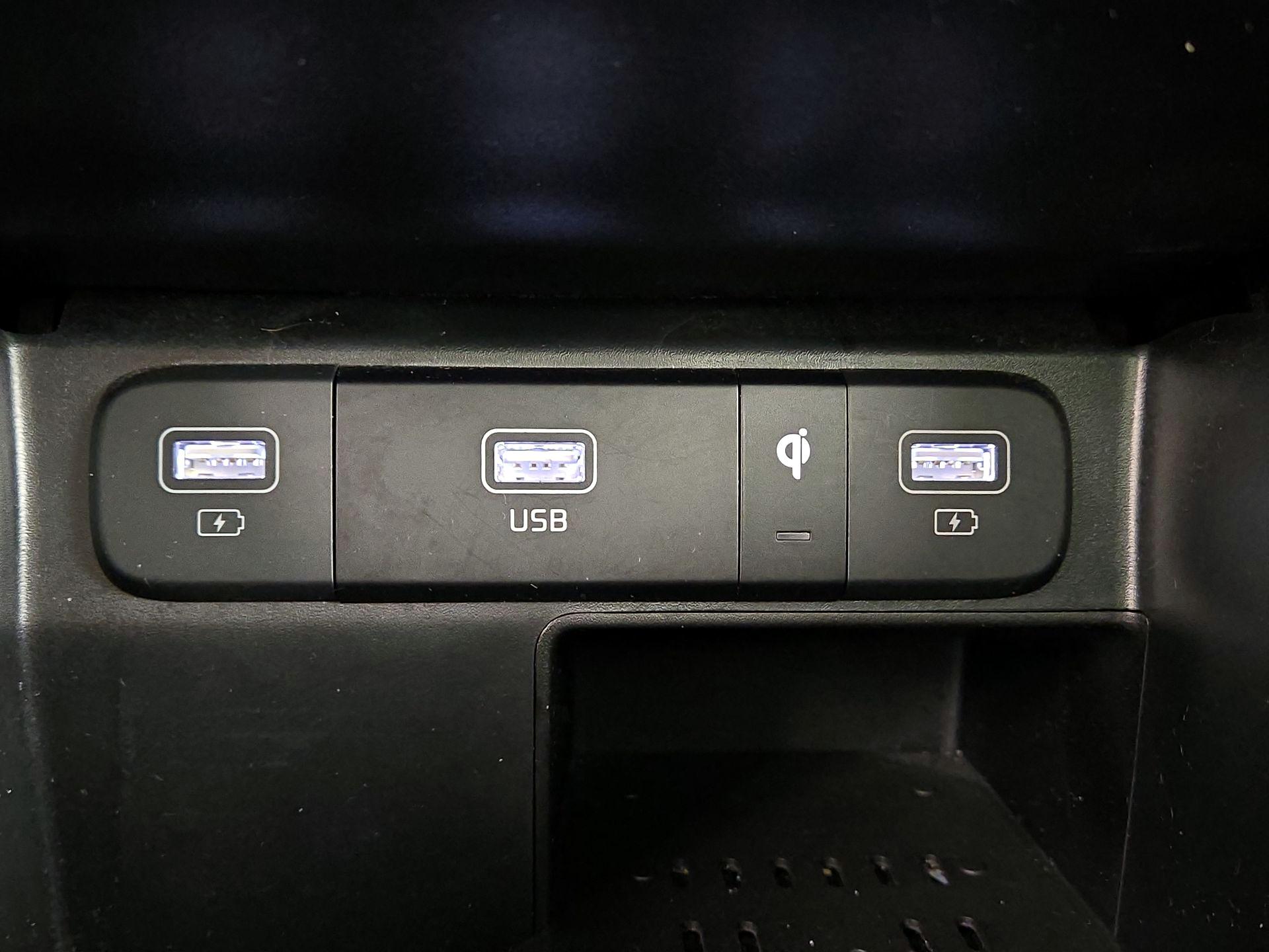 Thumbnail: 2023 Kia Sorento - 19