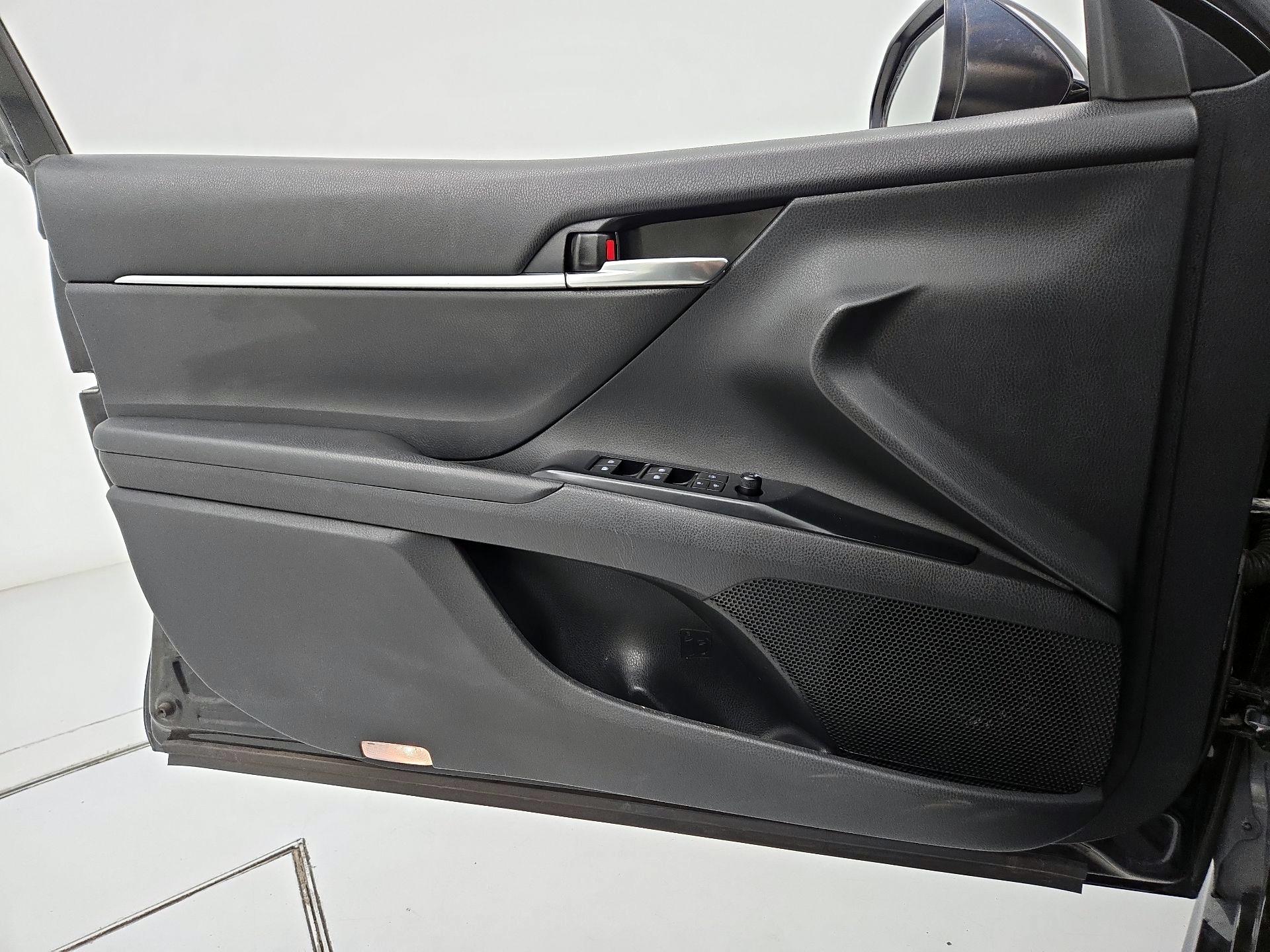 Thumbnail: 2019 Toyota Camry - 12