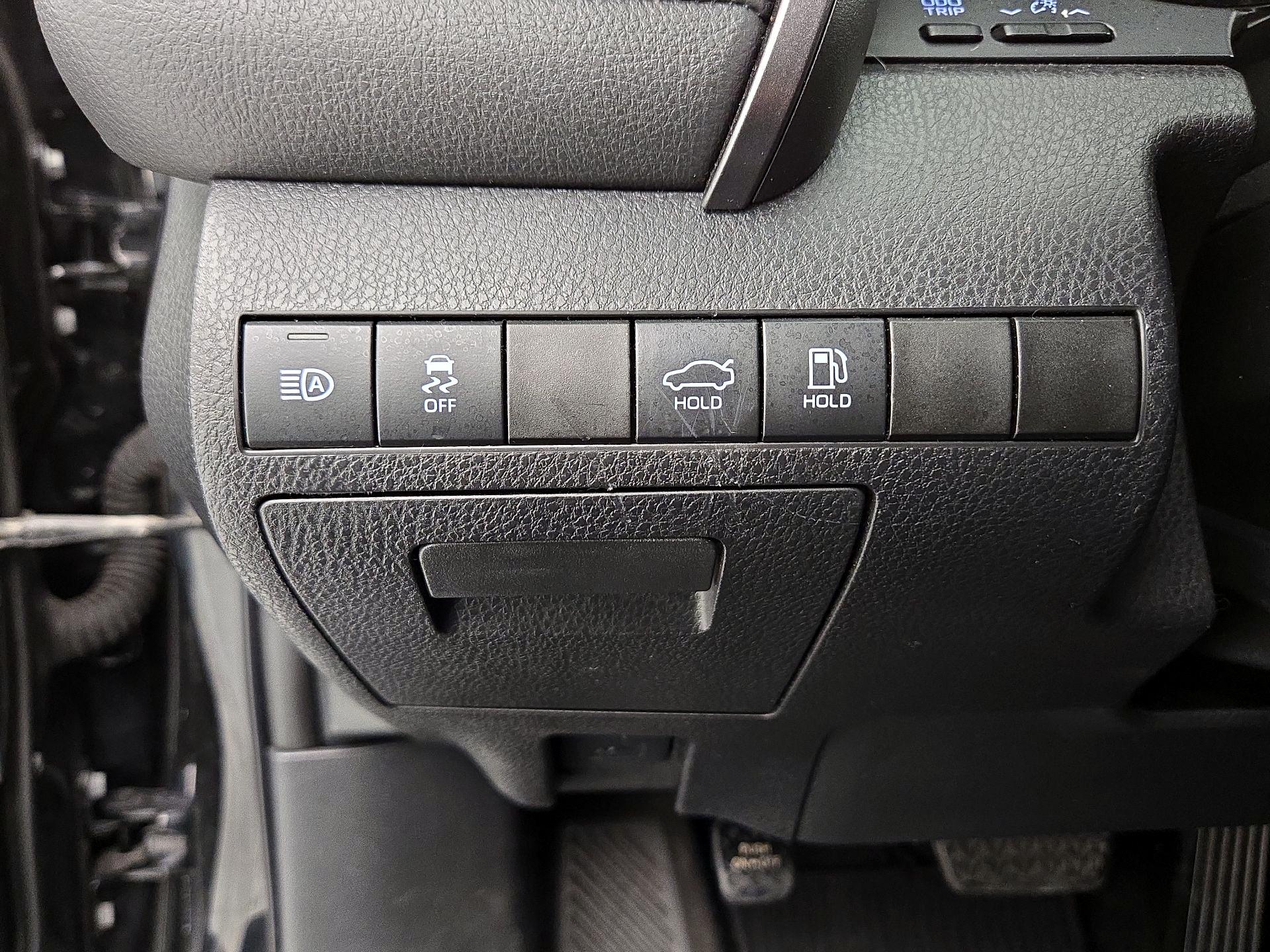 Thumbnail: 2019 Toyota Camry - 13