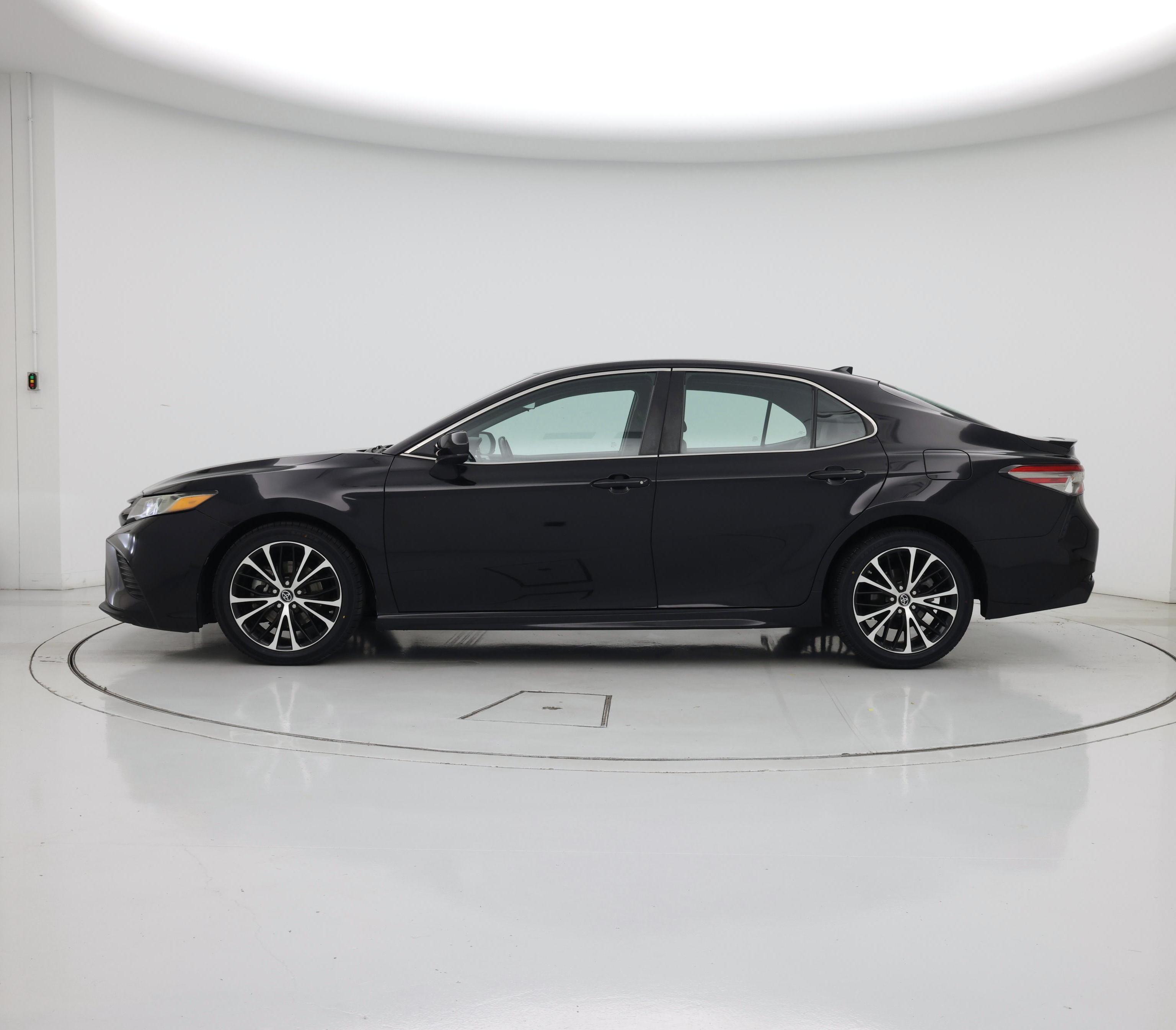 Thumbnail: 2019 Toyota Camry - 3