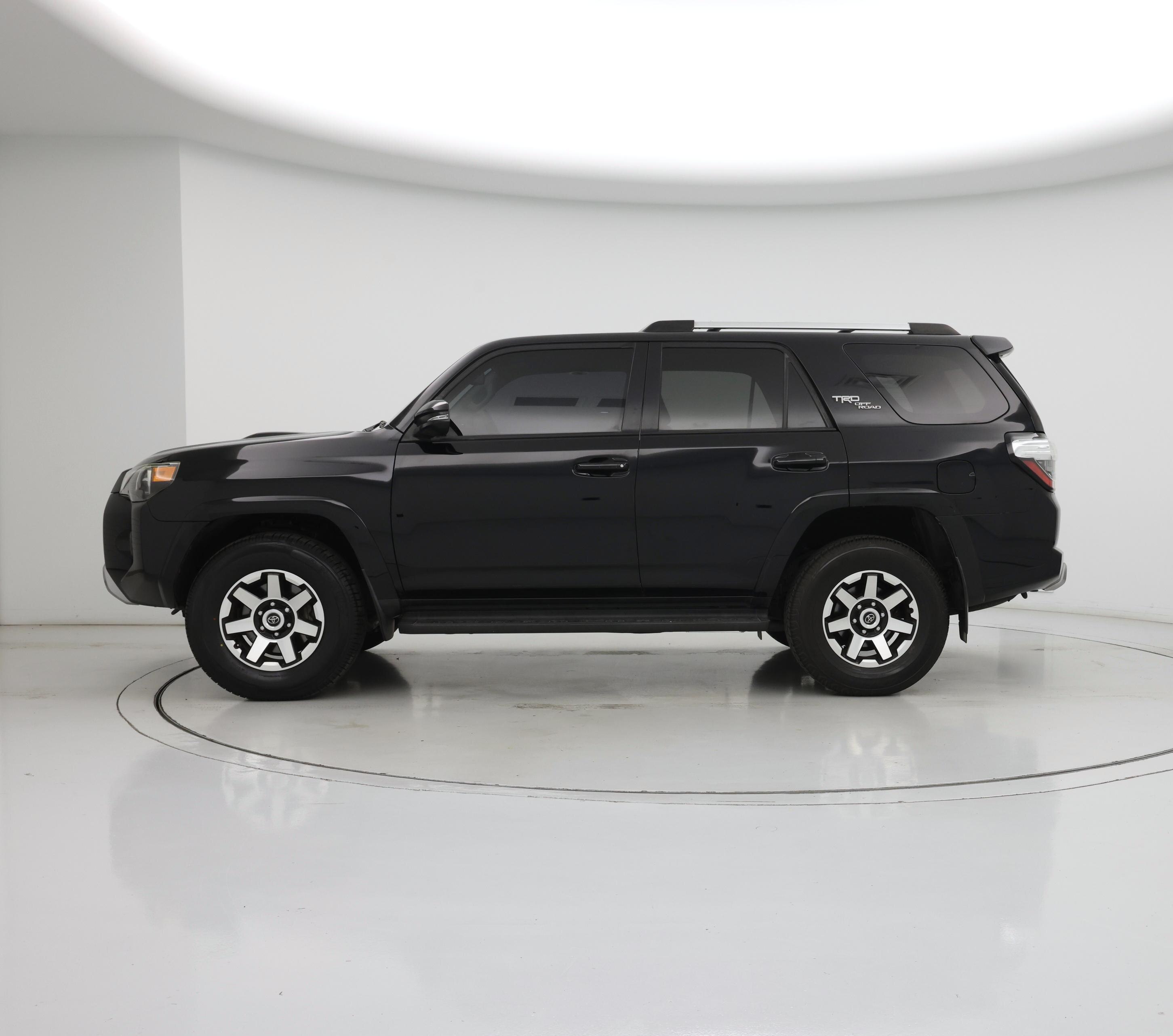 Thumbnail: 2017 Toyota 4Runner - 3
