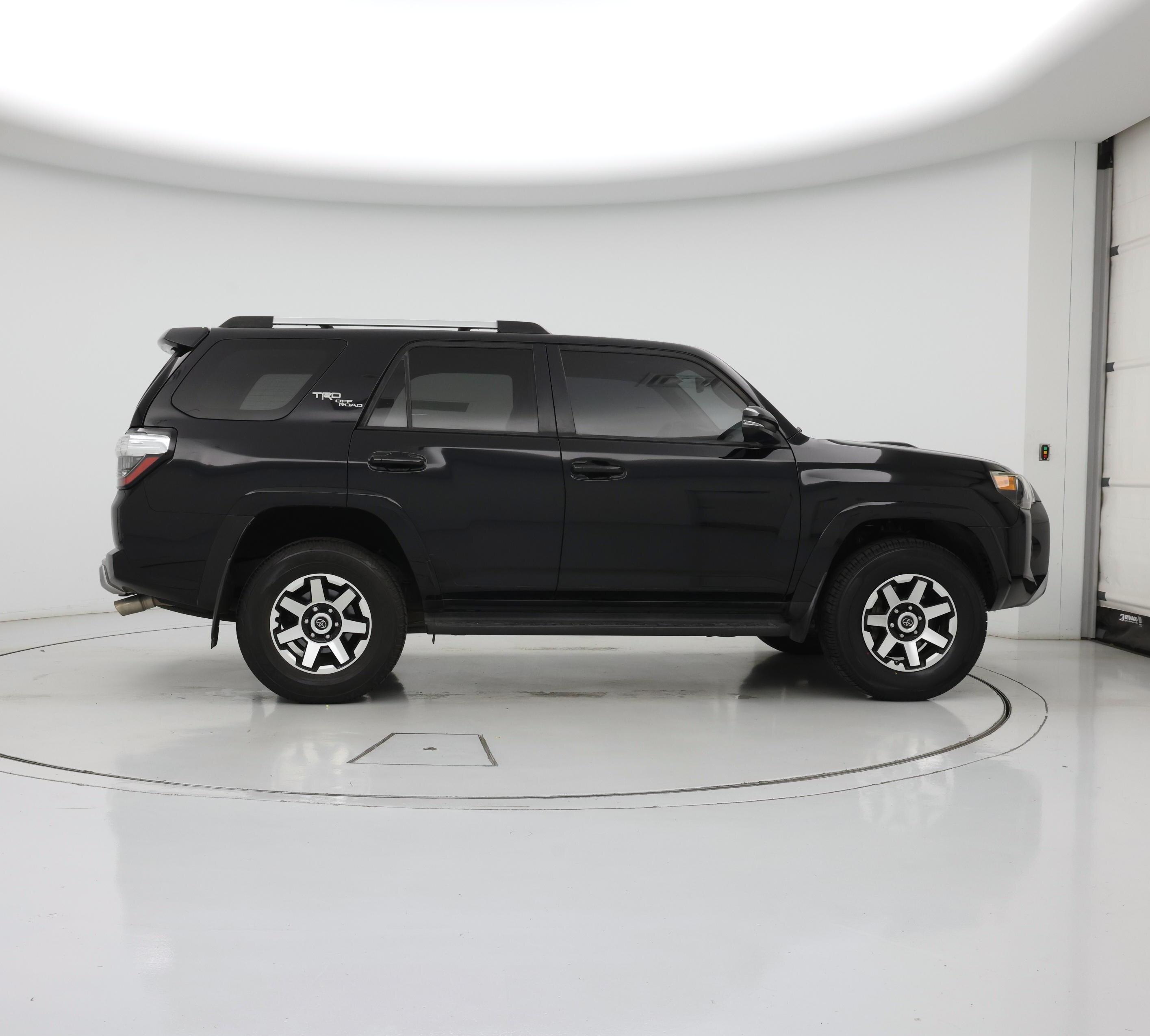 Thumbnail: 2017 Toyota 4Runner - 7