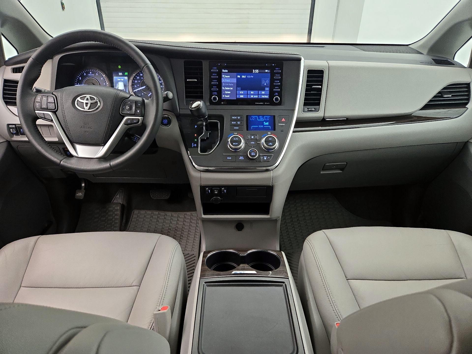 Thumbnail: 2018 Toyota Sienna - 9