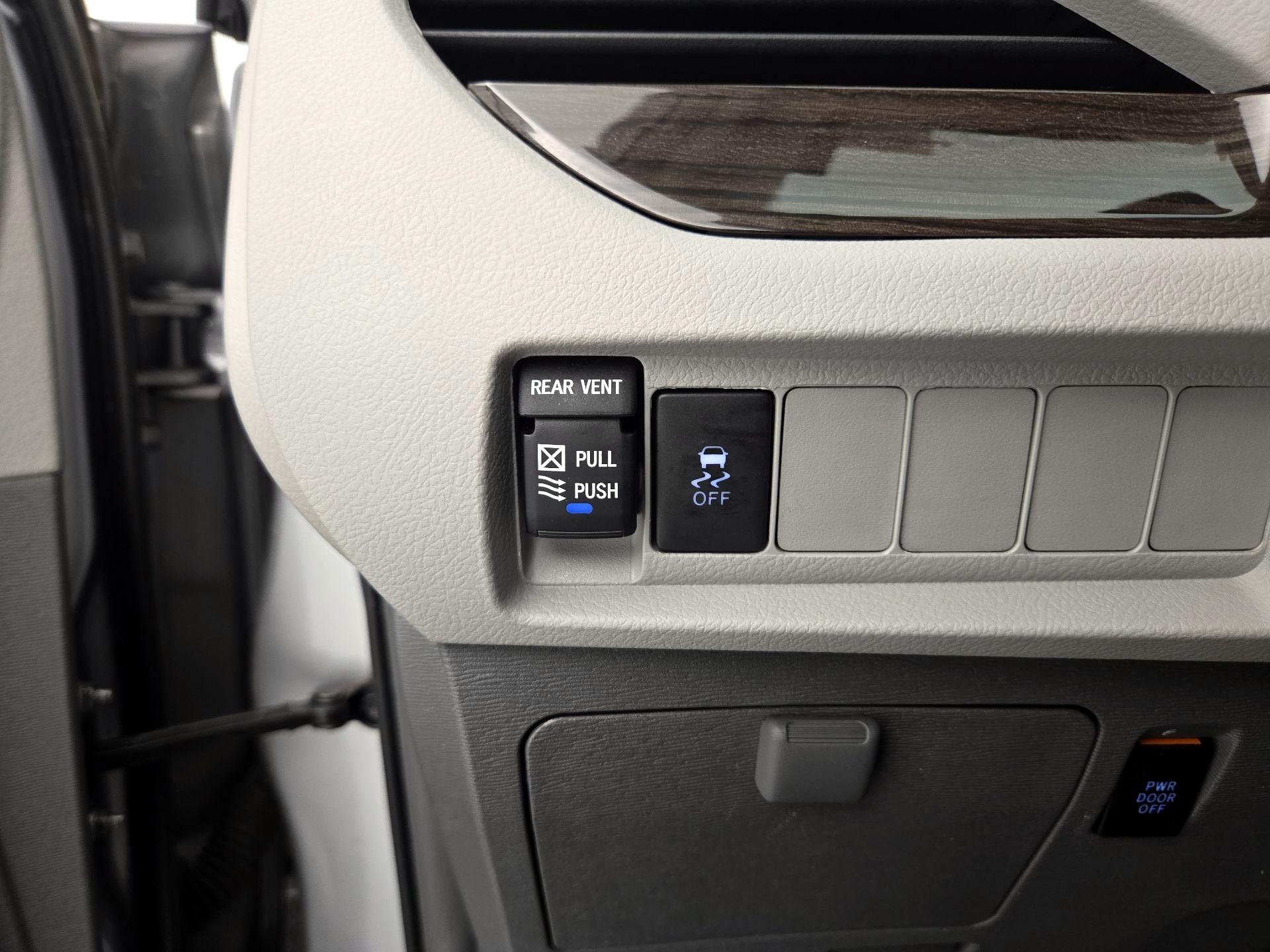 Thumbnail: 2018 Toyota Sienna - 13