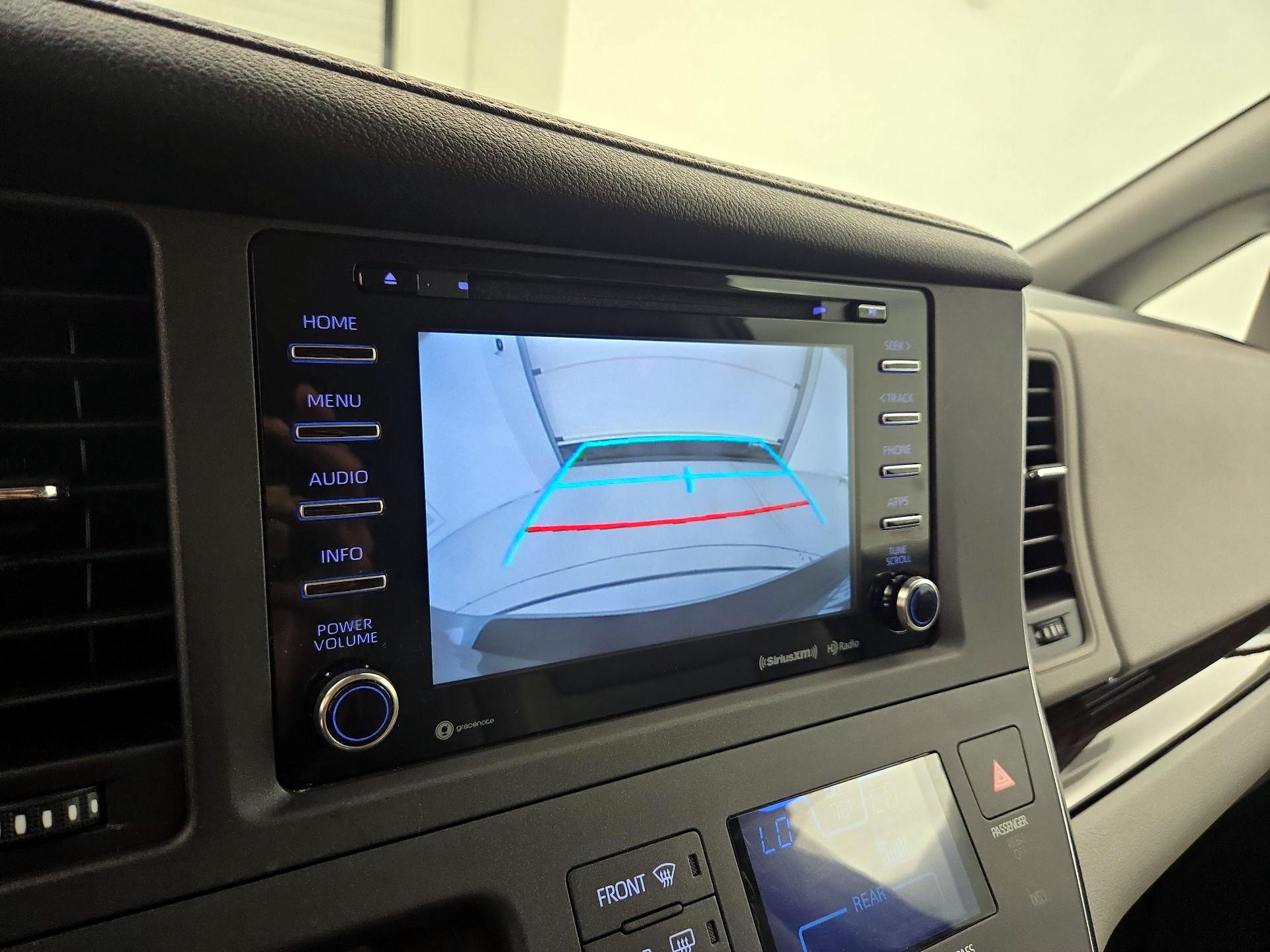 Thumbnail: 2018 Toyota Sienna - 14