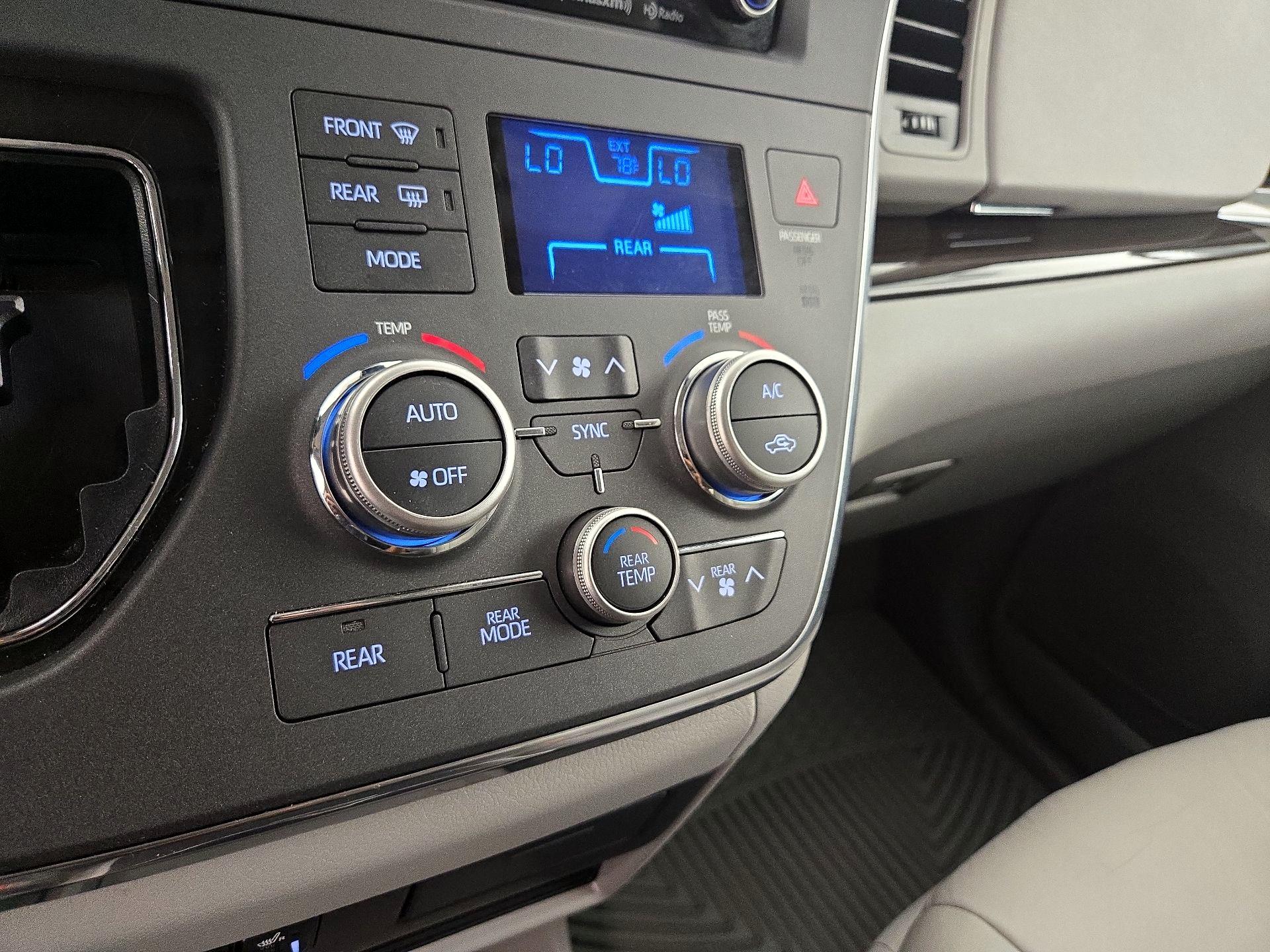 Thumbnail: 2018 Toyota Sienna - 16