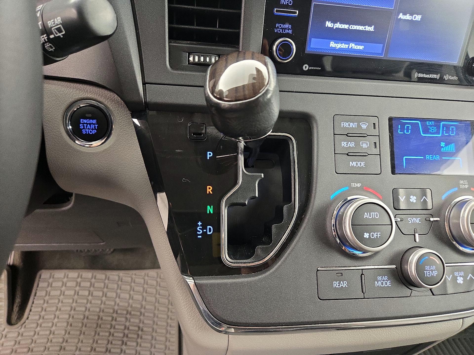 Thumbnail: 2018 Toyota Sienna - 17