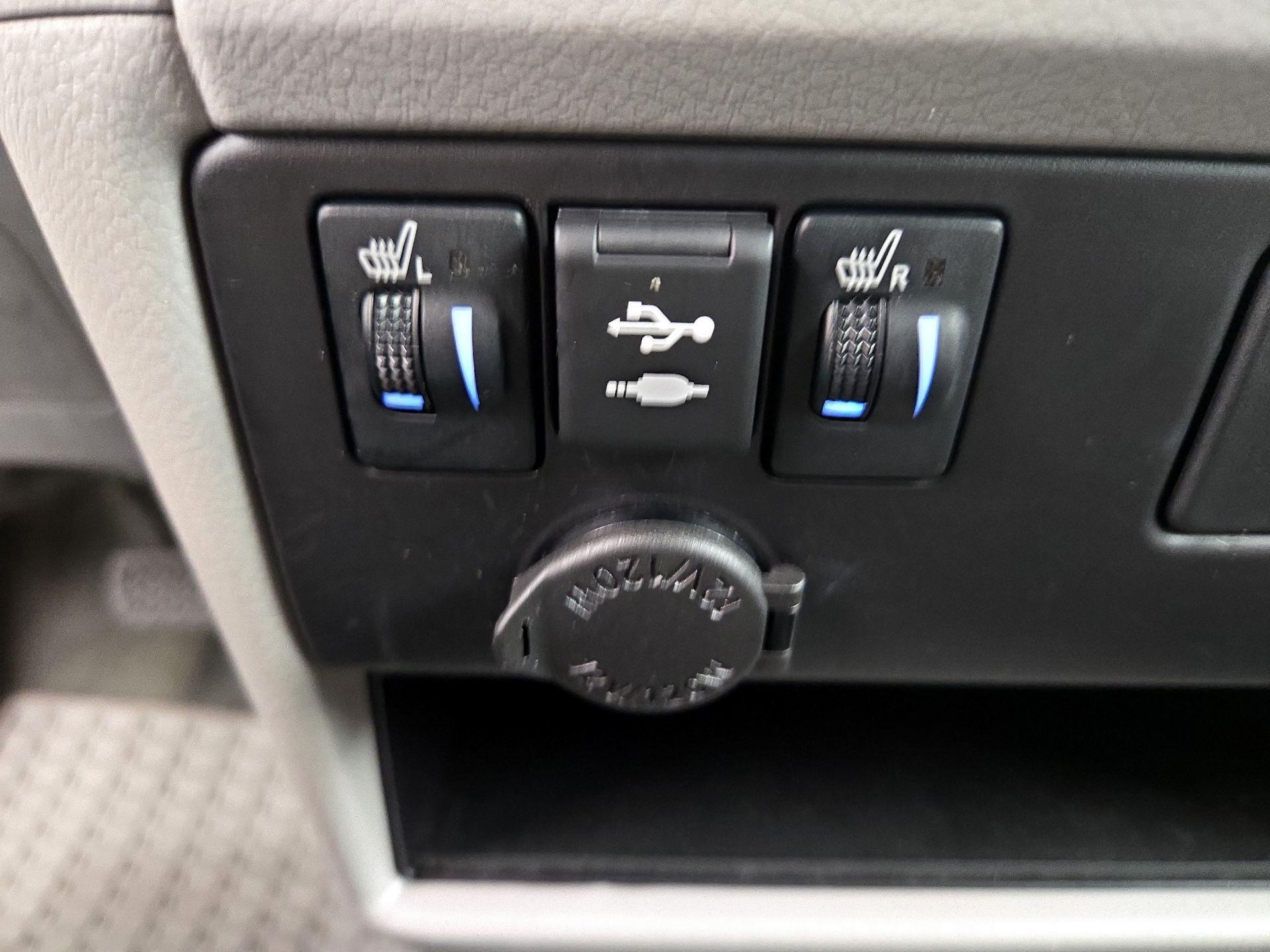 Thumbnail: 2018 Toyota Sienna - 18