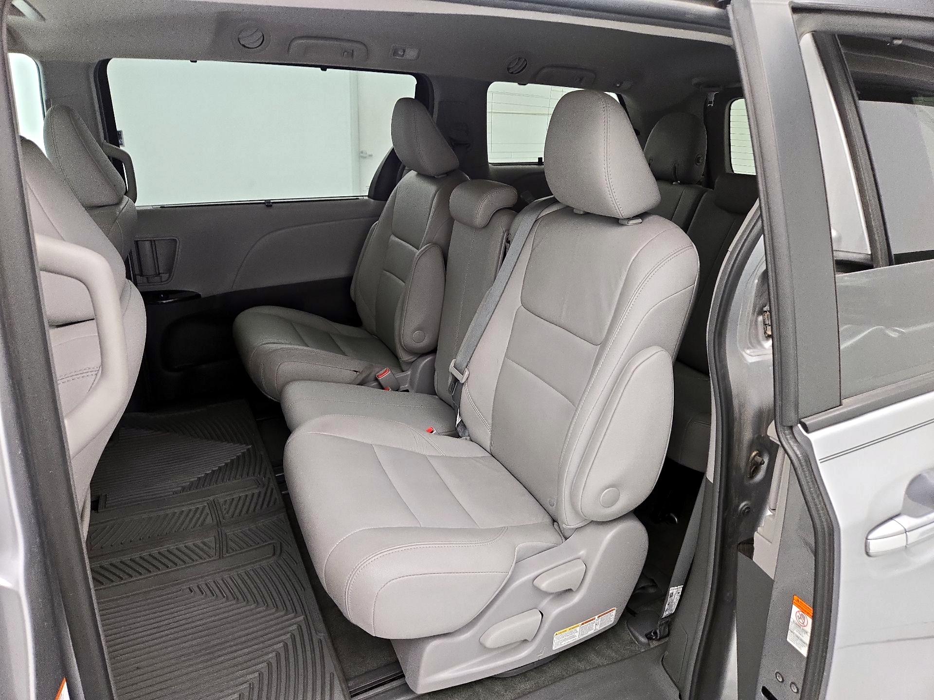 Thumbnail: 2018 Toyota Sienna - 20