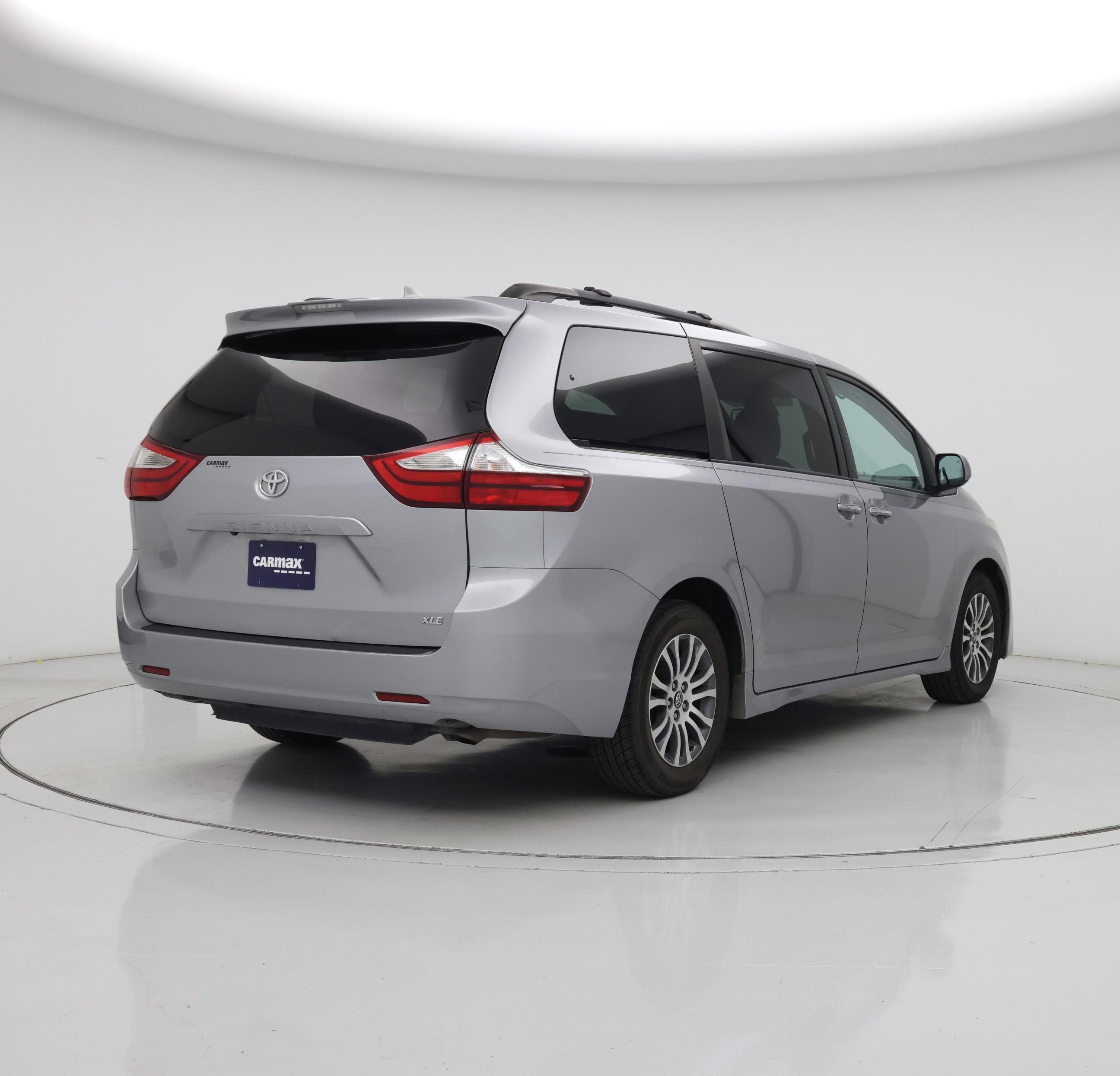 Thumbnail: 2018 Toyota Sienna - 8