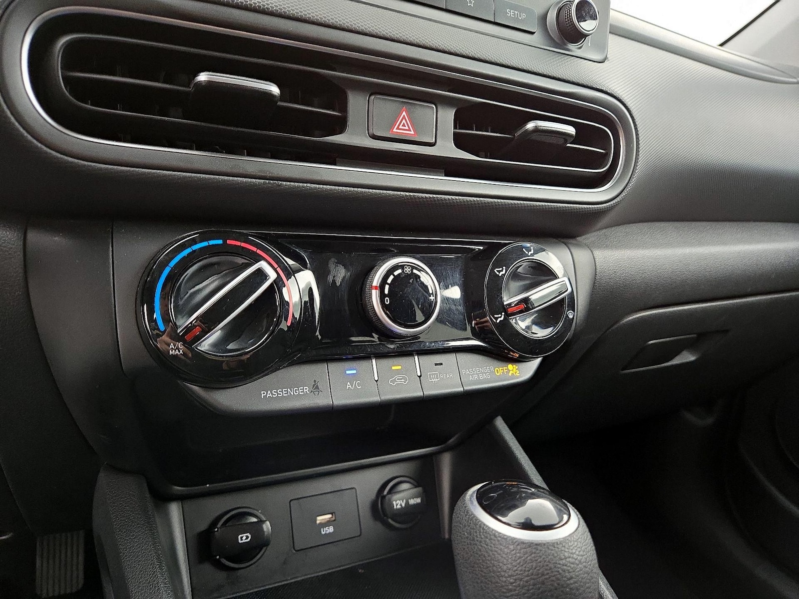 2023 Hyundai Kona SEL - Photo 17