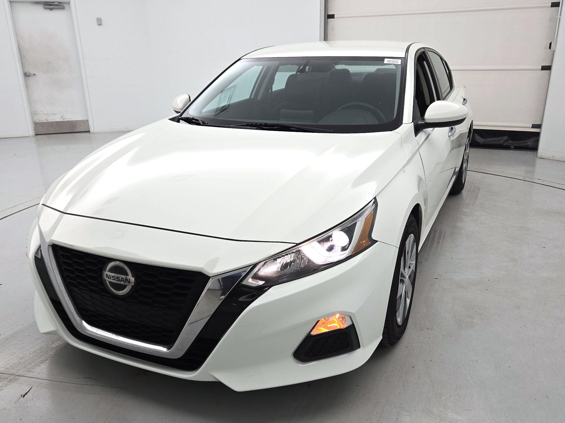 Thumbnail: 2020 Nissan Altima - 3