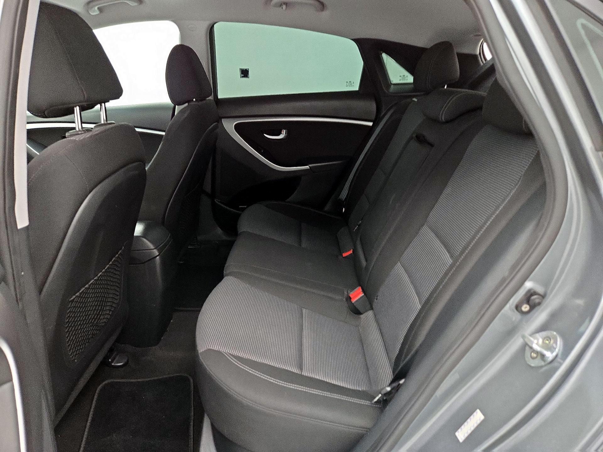 Thumbnail: 2017 Hyundai Elantra - 18